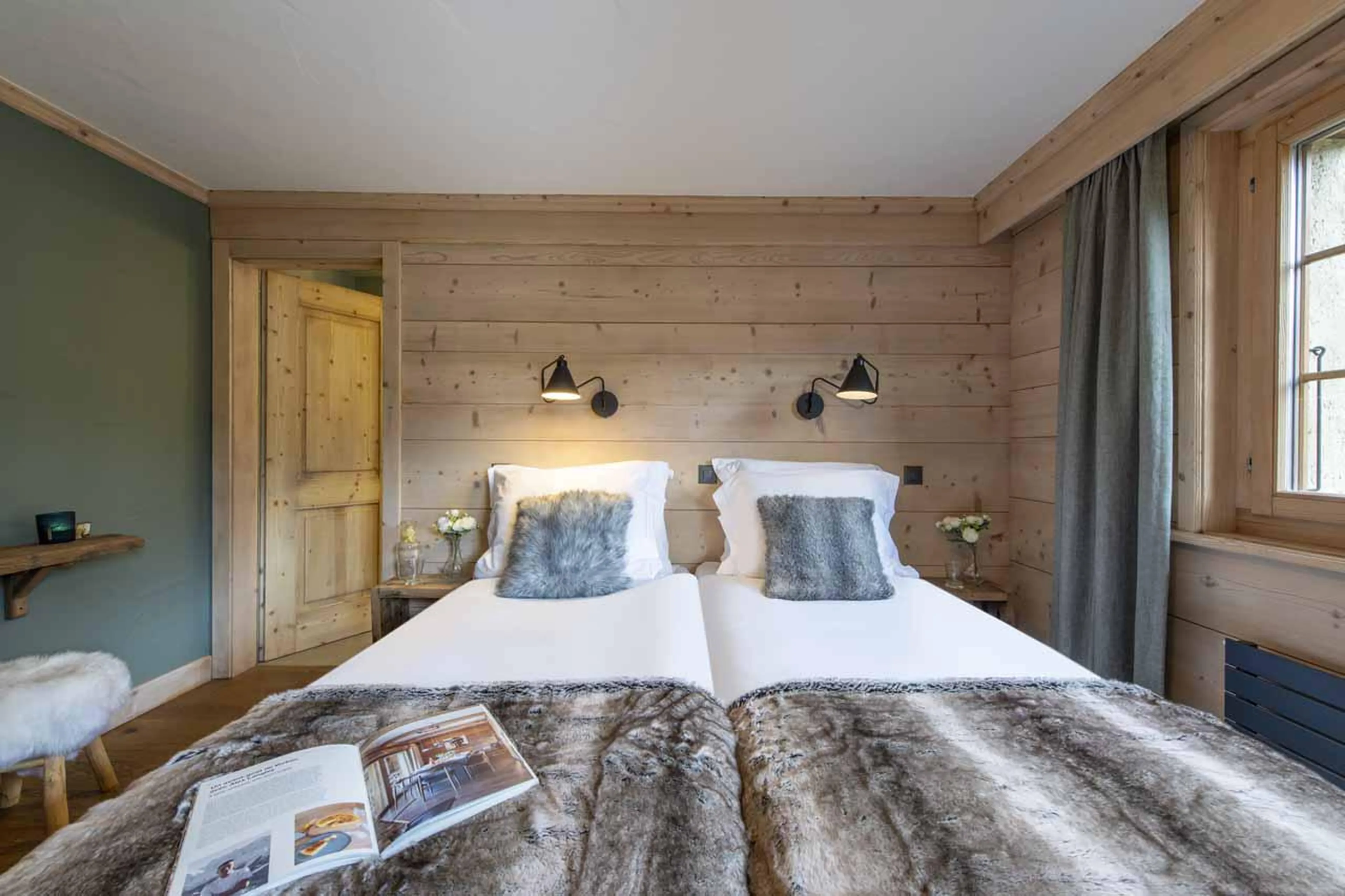 Spacious master twin/double bedroom in Fleur de Lin 204, Verbier