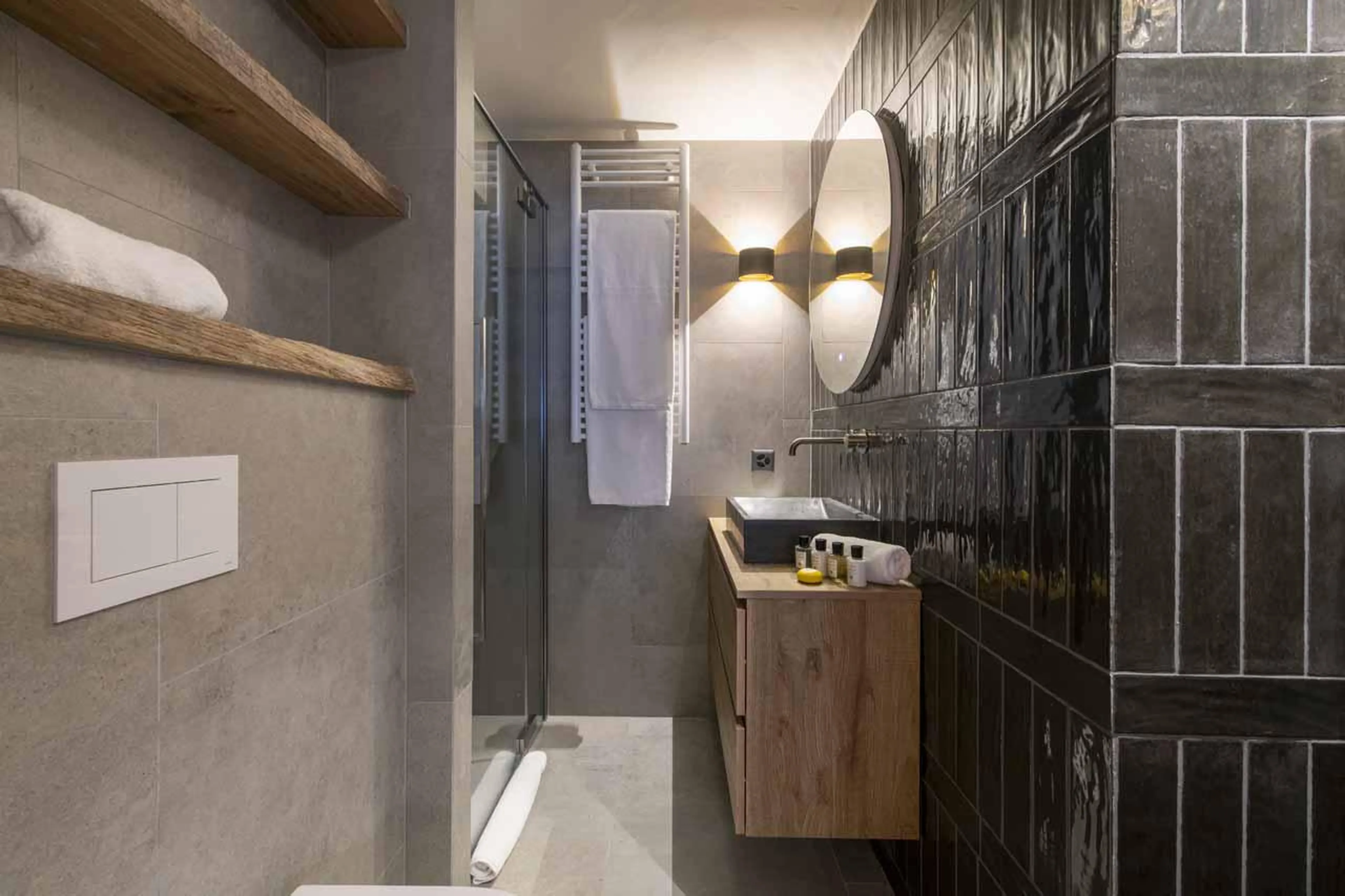 Bright double bedroom en-suite shower room in Fleur de Lin 204, Verbier