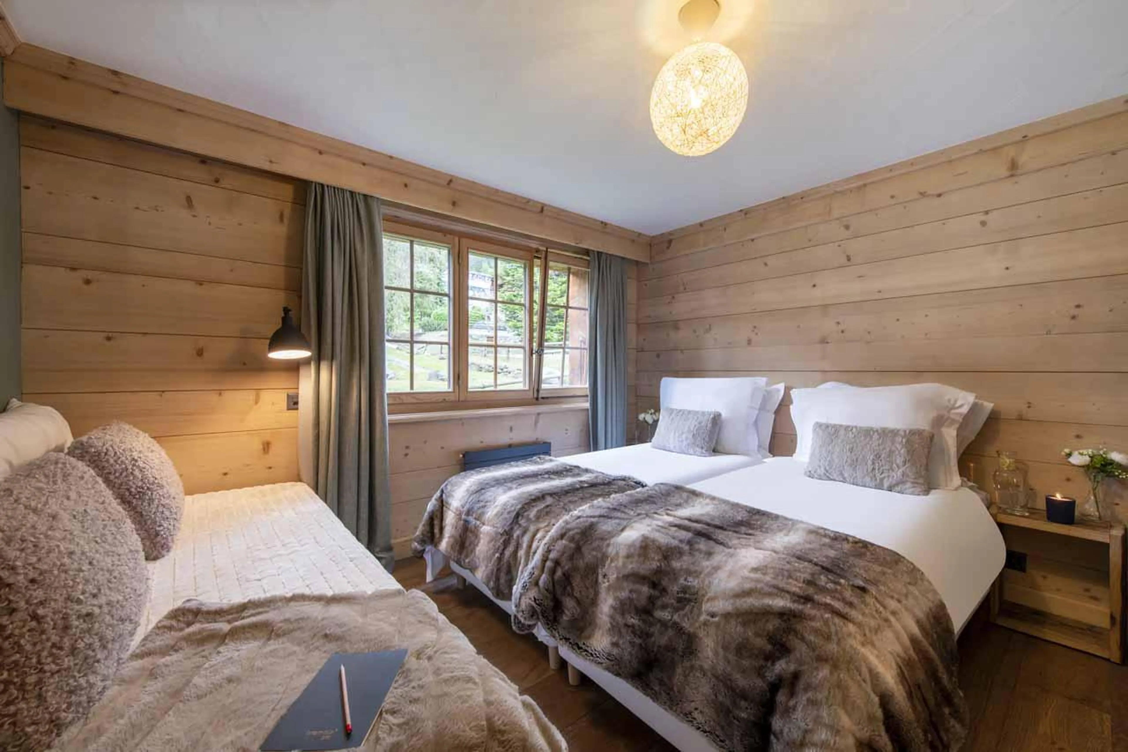 Bright twin/double bedroom in Fleur de Lin 204, Verbier