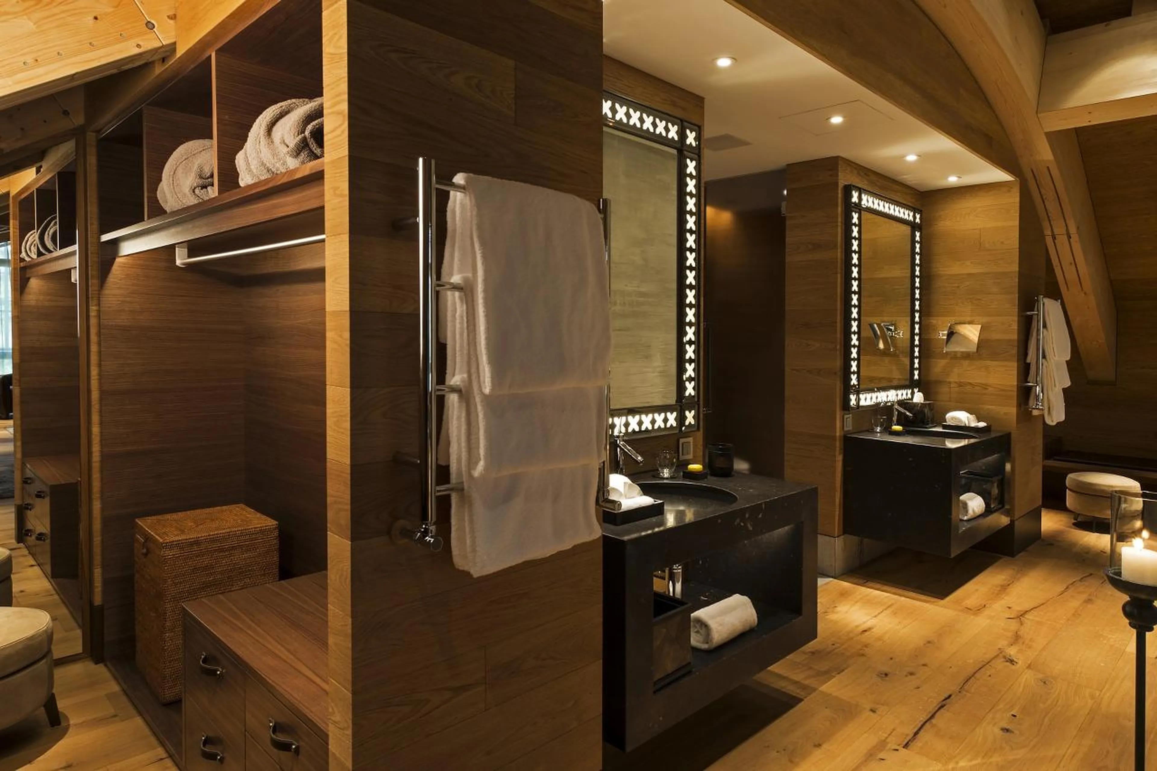 Walk-in wardobe at Furka Suite in Andermatt