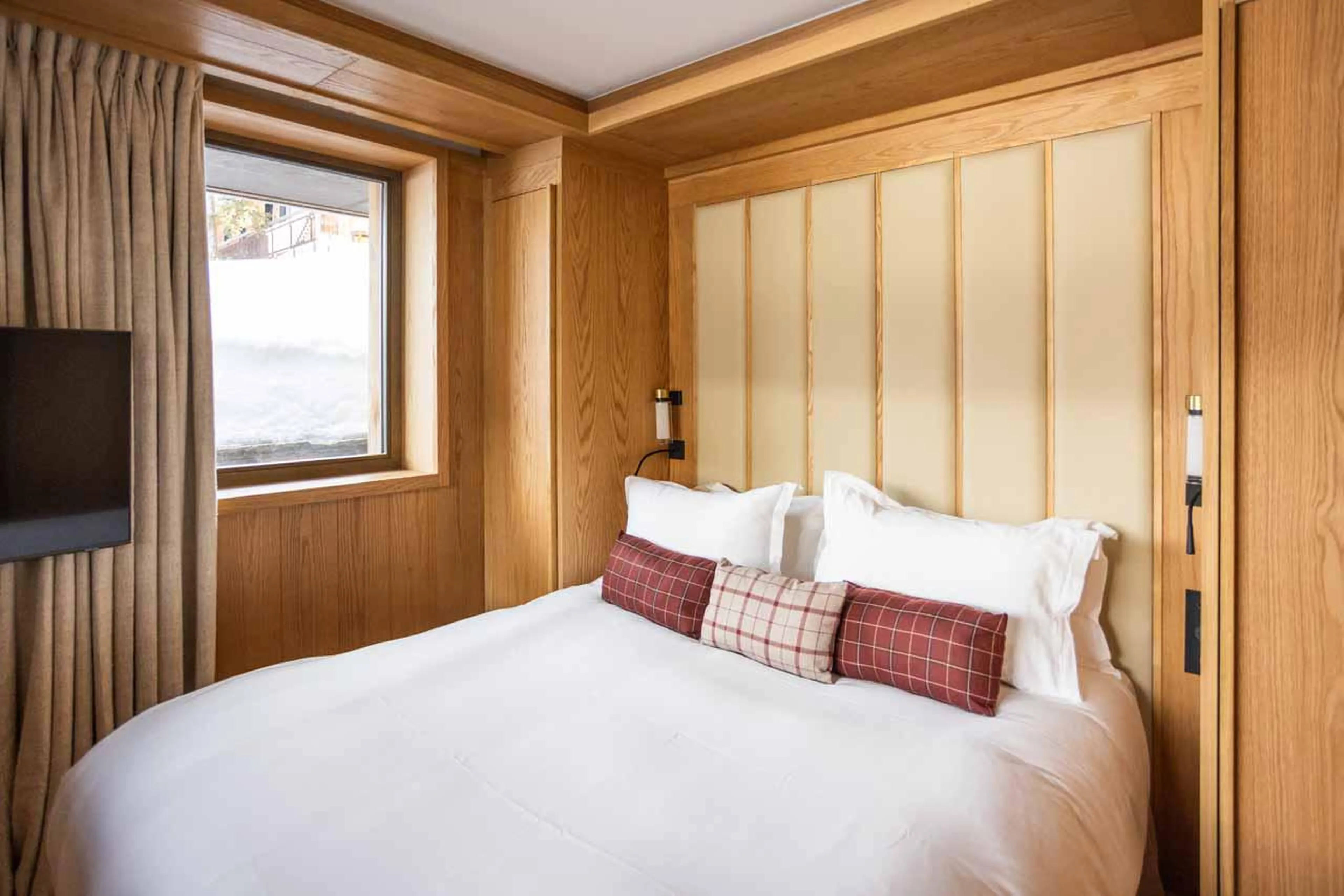 Double bedroom in Sasha Apartment 3, Courchevel 1850