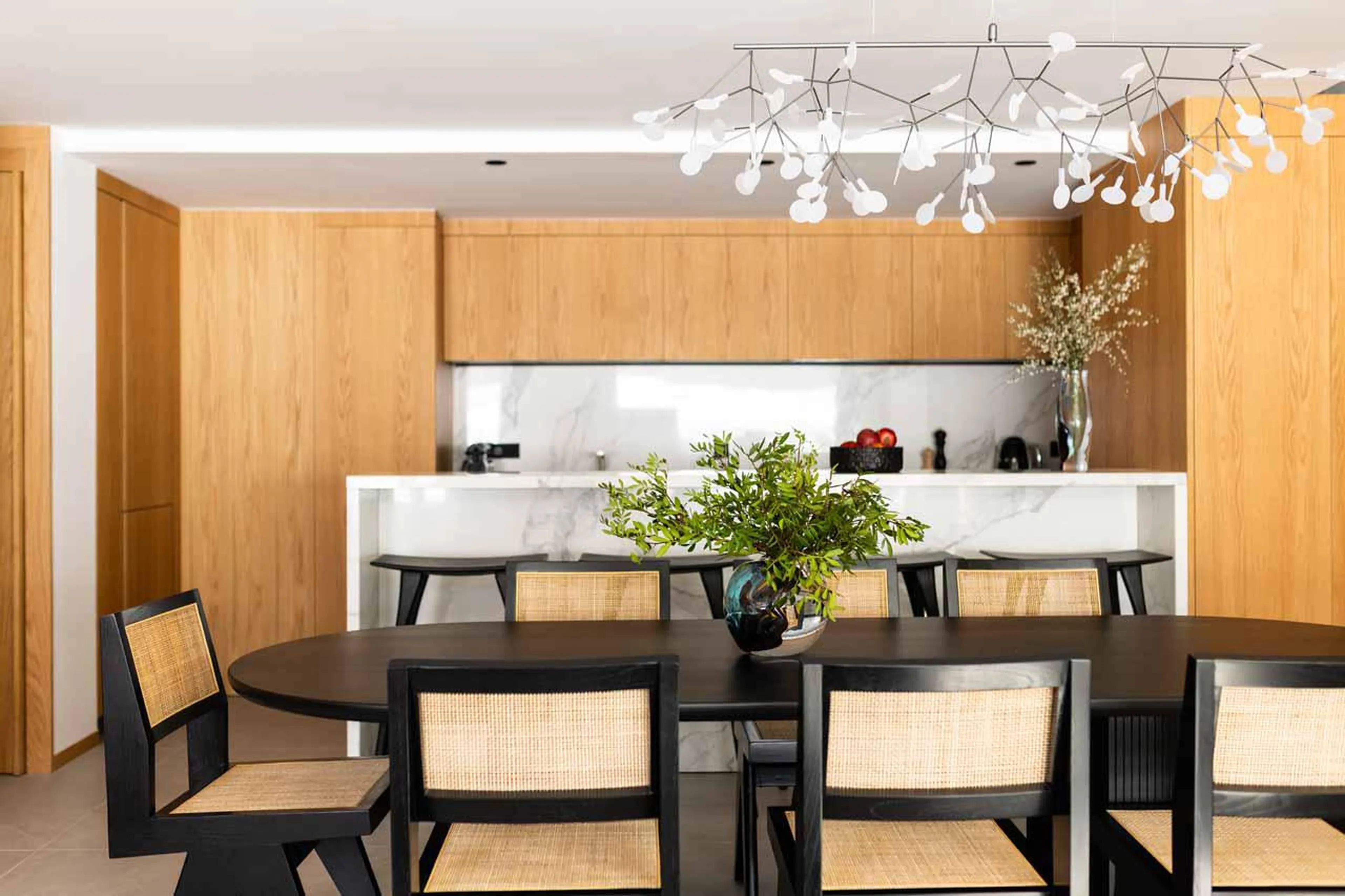 Dining table and kitchen in Sasha Apartment 3, Courchevel 1850