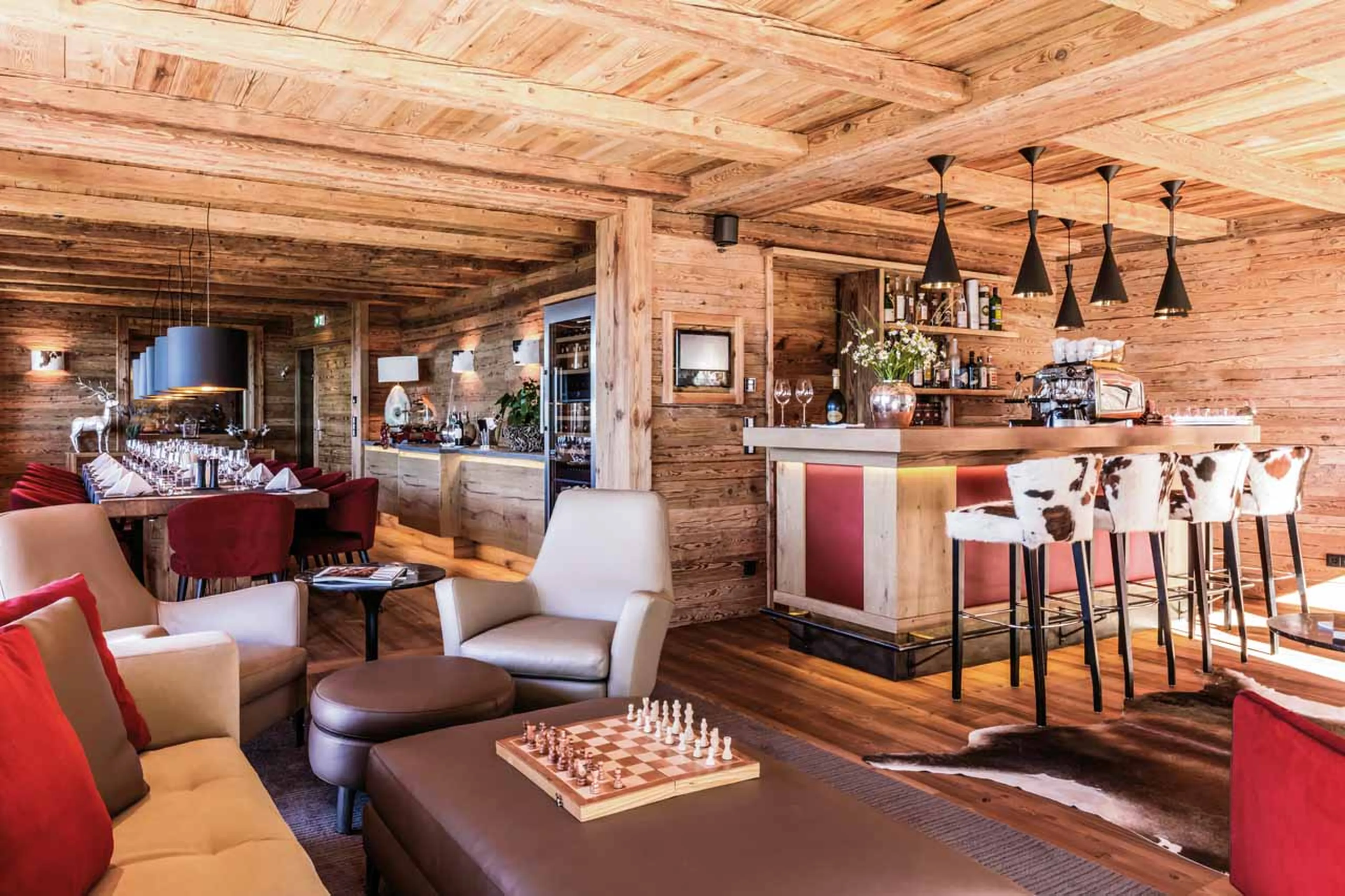 Living & dining area with bar at Hahnenkamm Lodge in Kitzbuhel