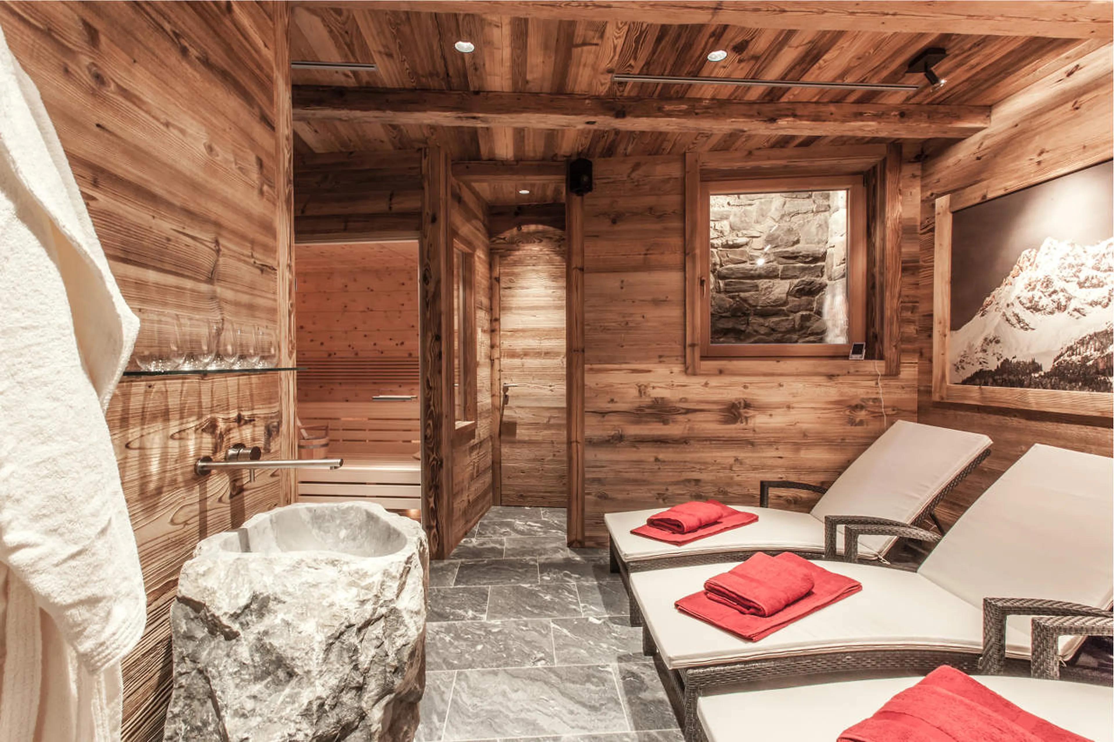 Relaxation area in spa of Hahnenkamm Lodge in Kitzbuhel