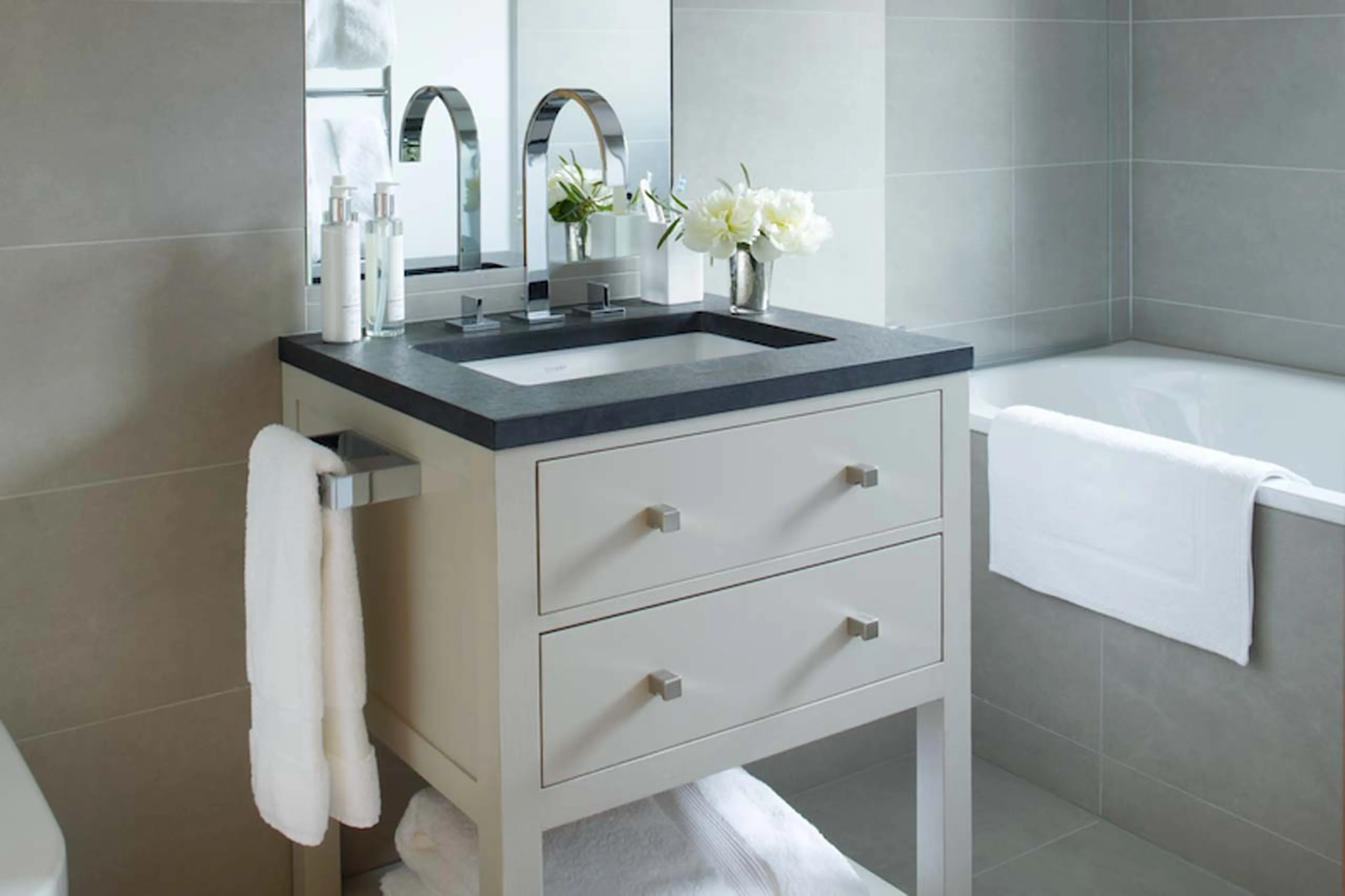 Modern en-suite bathroom in Haus Alpina in Klosters