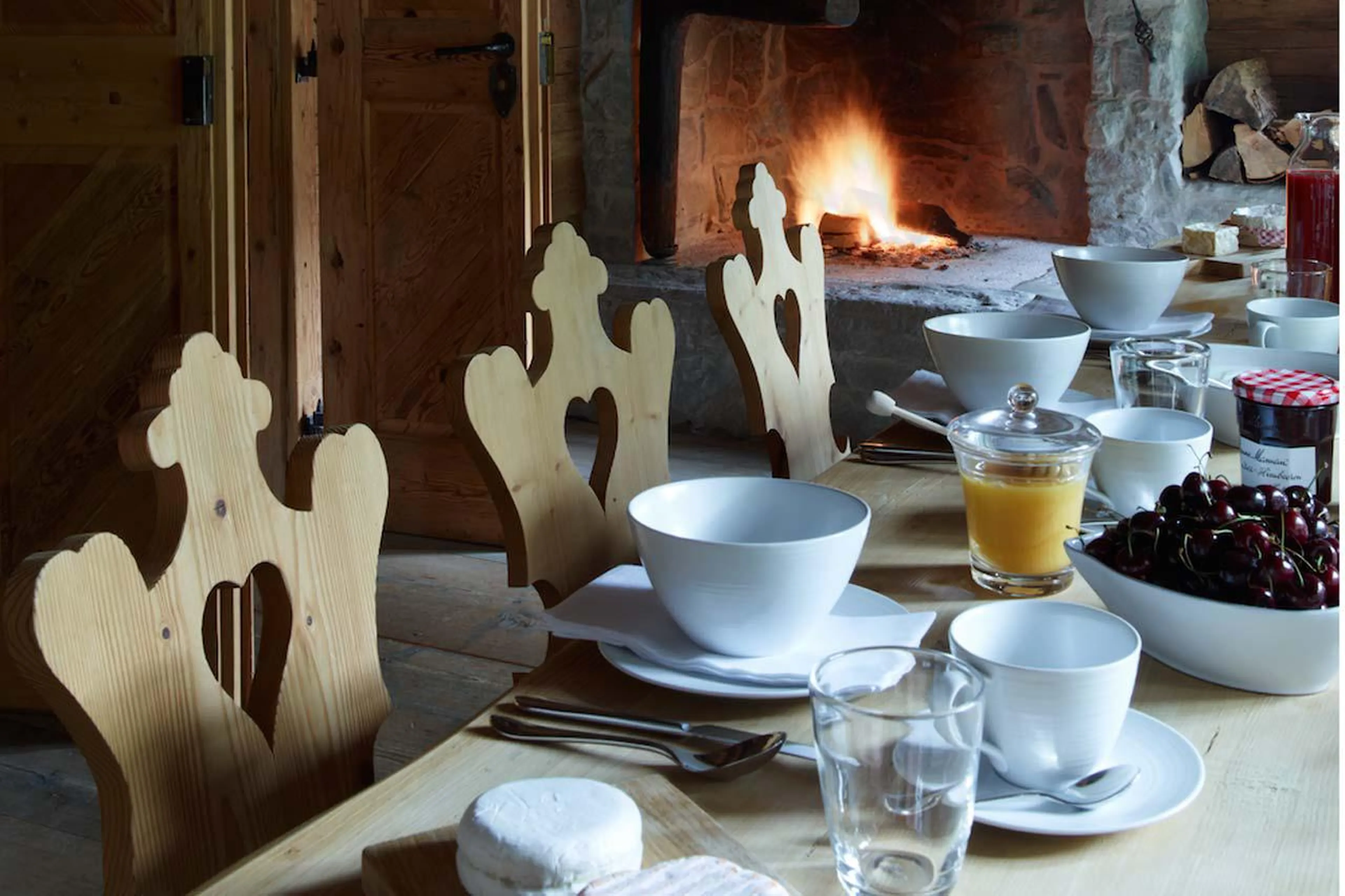 Fireplace in breakfast room in Haus Alpina in Klosters