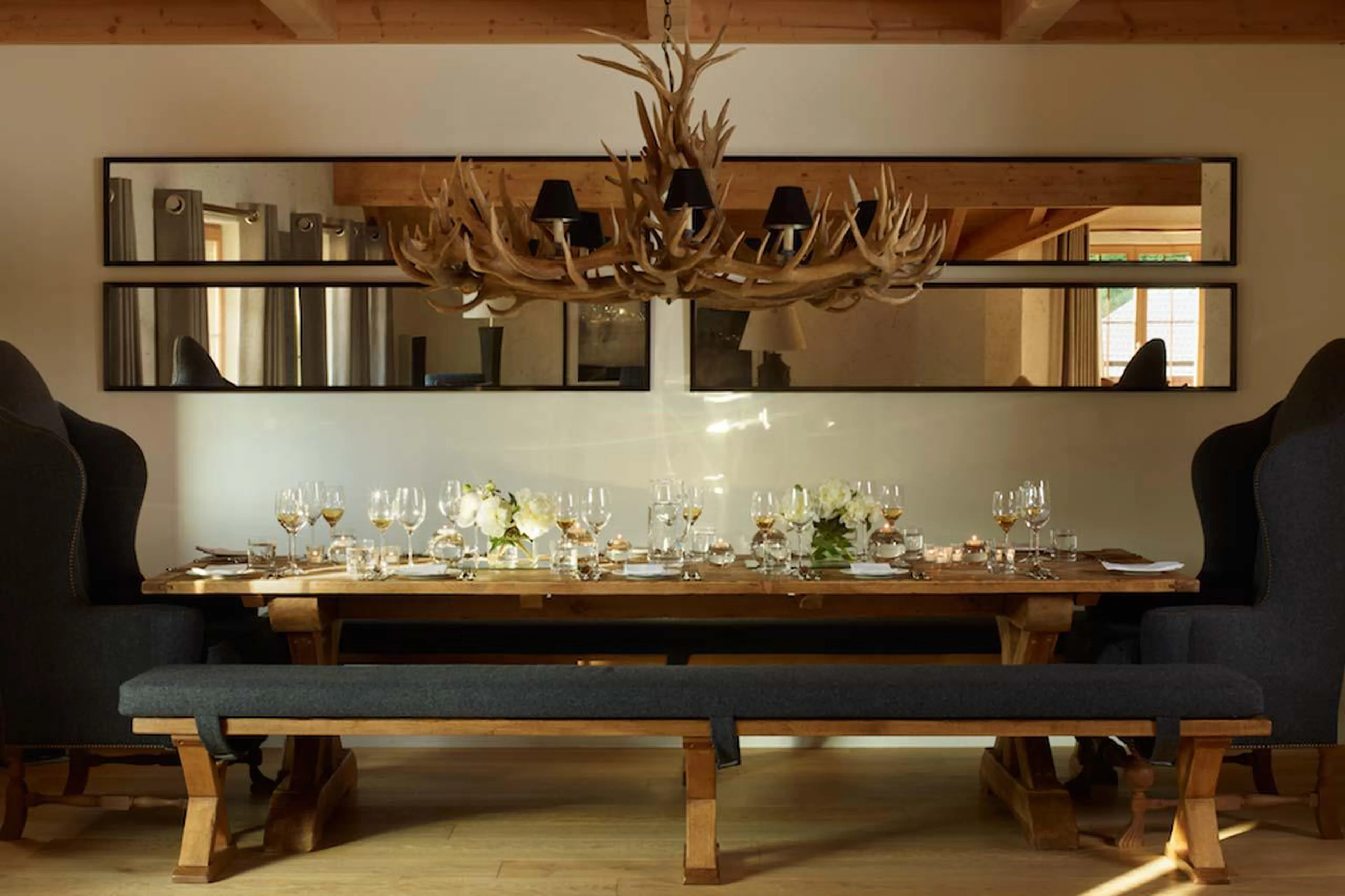 Formal dining area in Haus Alpina in Klosters