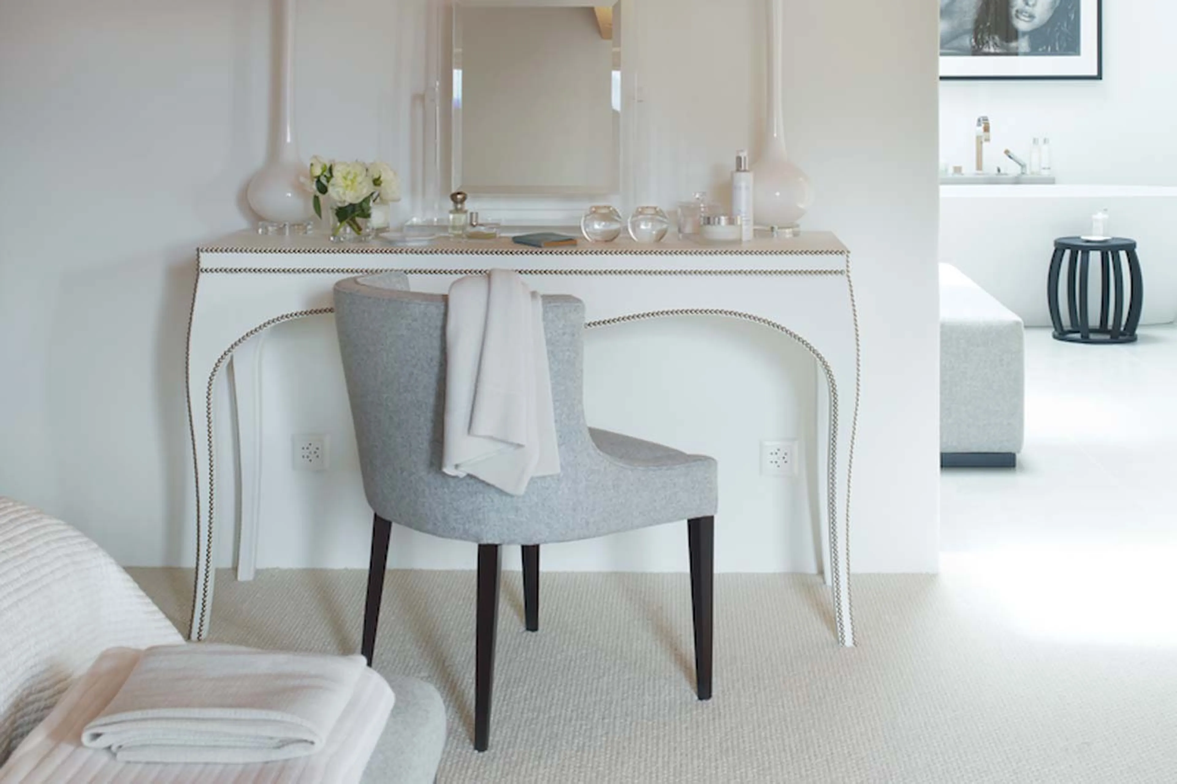 Bureau in master bedroom in Haus Alpina in Klosters