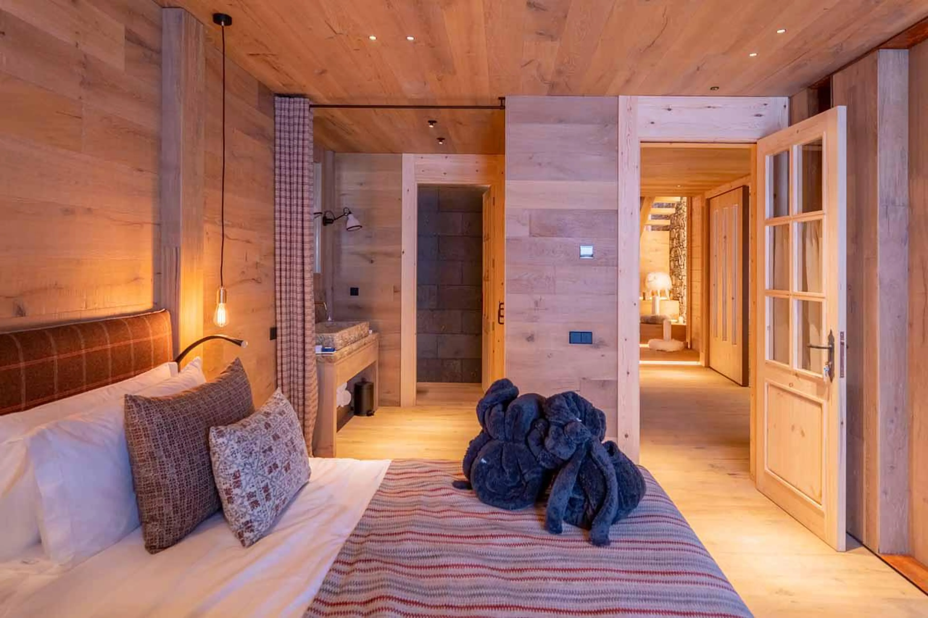 Bedroom one with shower at Hermitage Mountain Lodge in Andorra