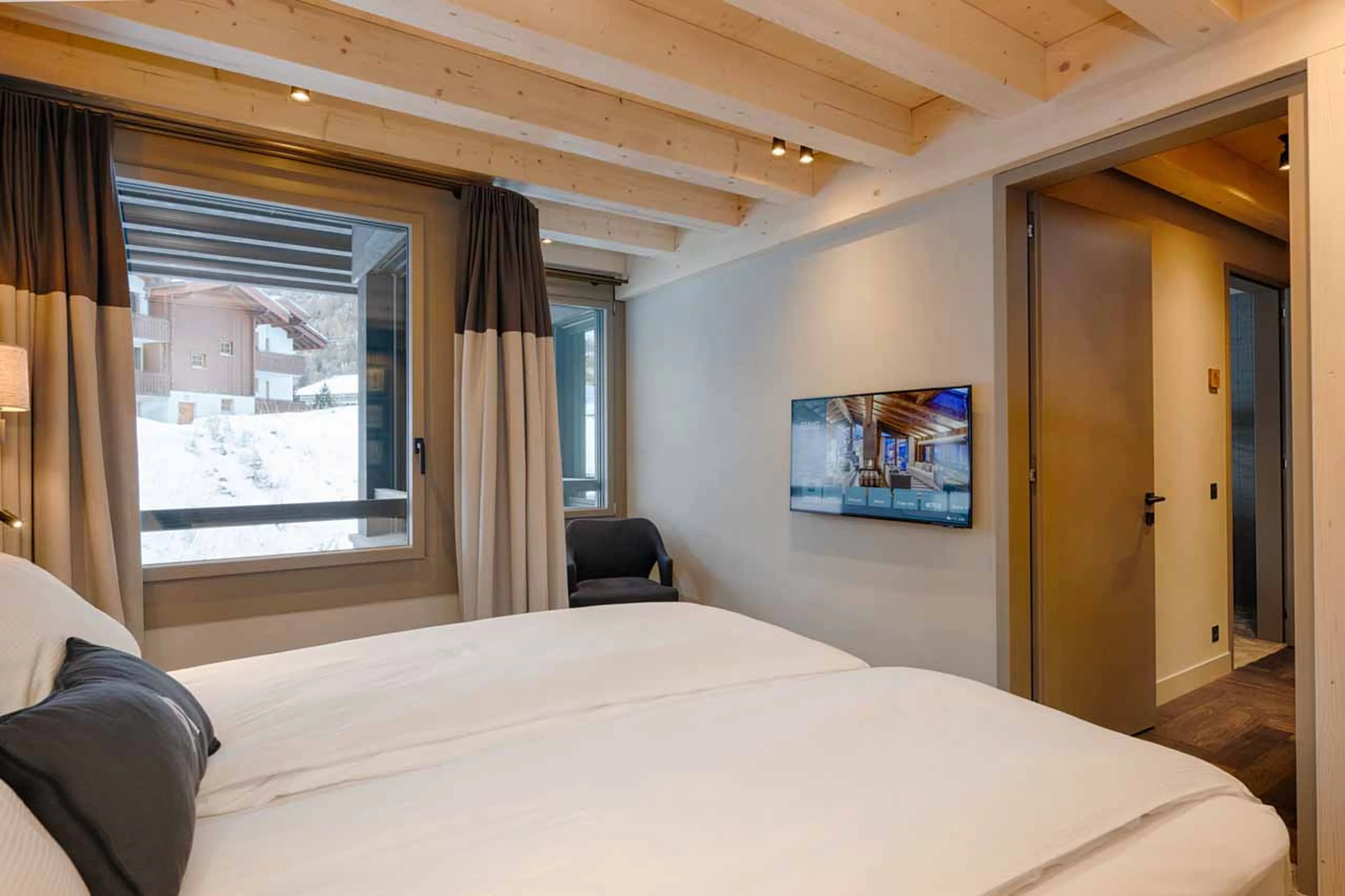 Bedroom 2 at Horu Lodge in Zermatt