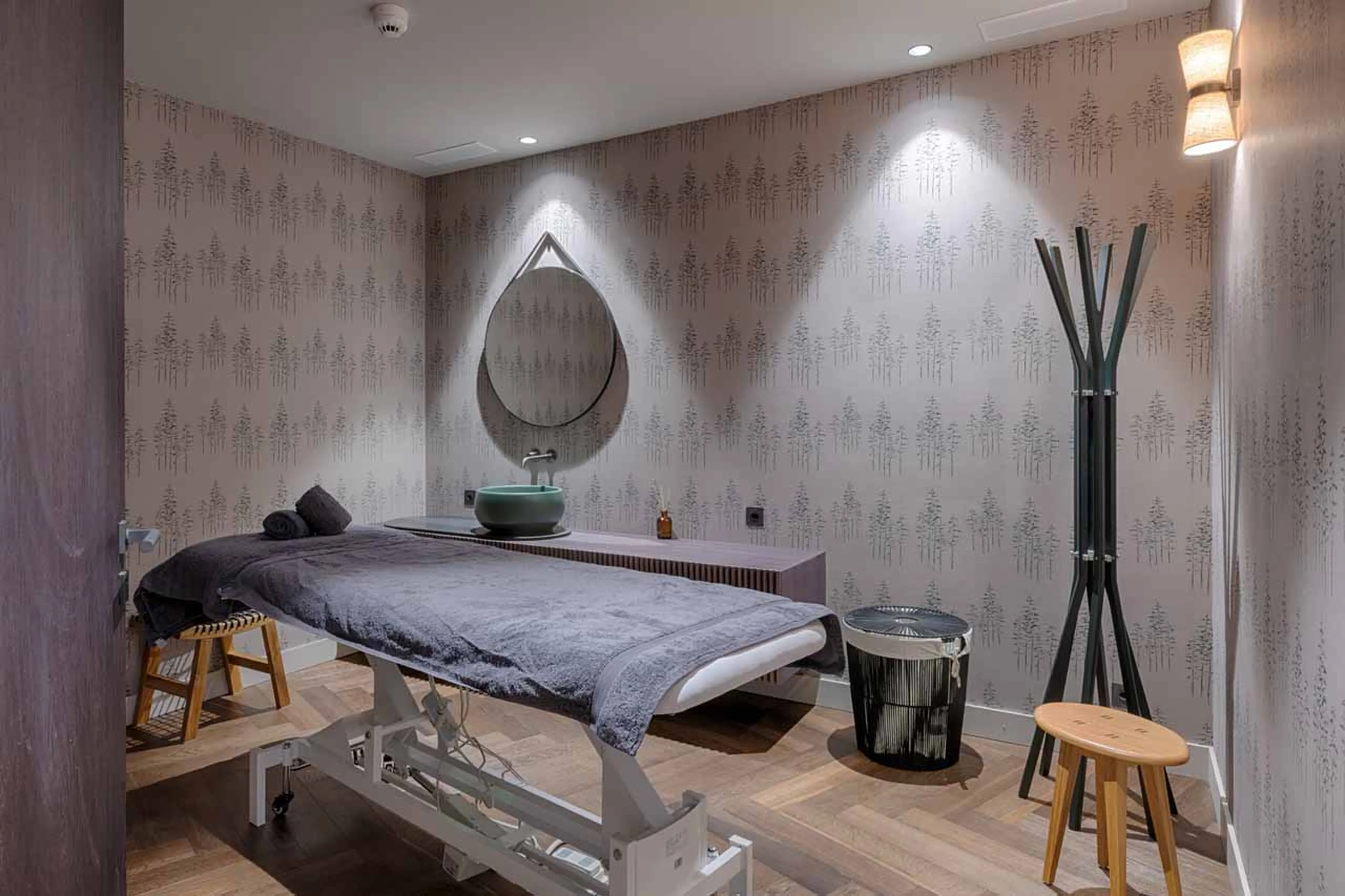 Shared spa massage room at Horu Lodge in Zermatt