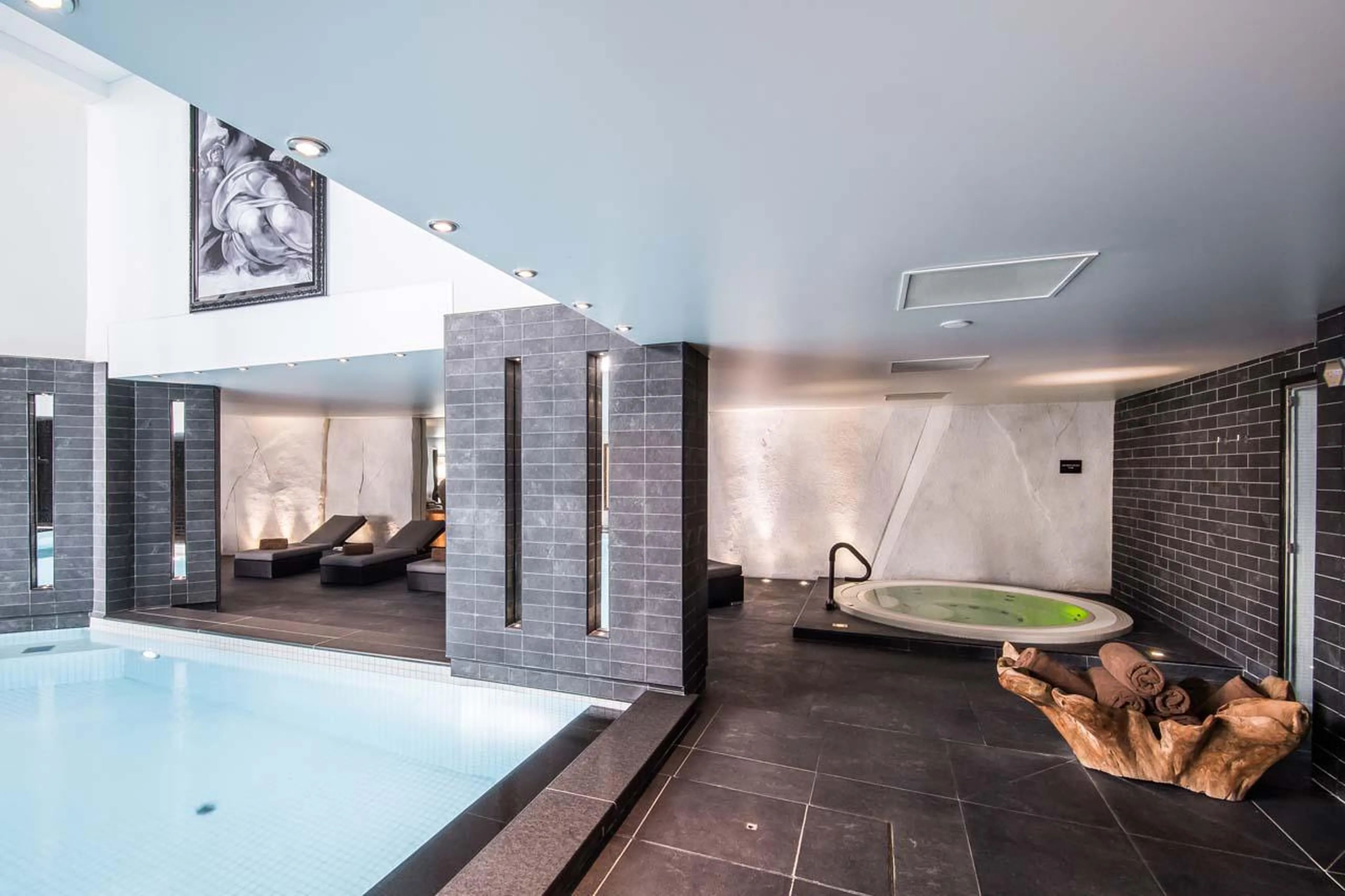 Hot tub at Apartment Bel Air in Courchevel 1850