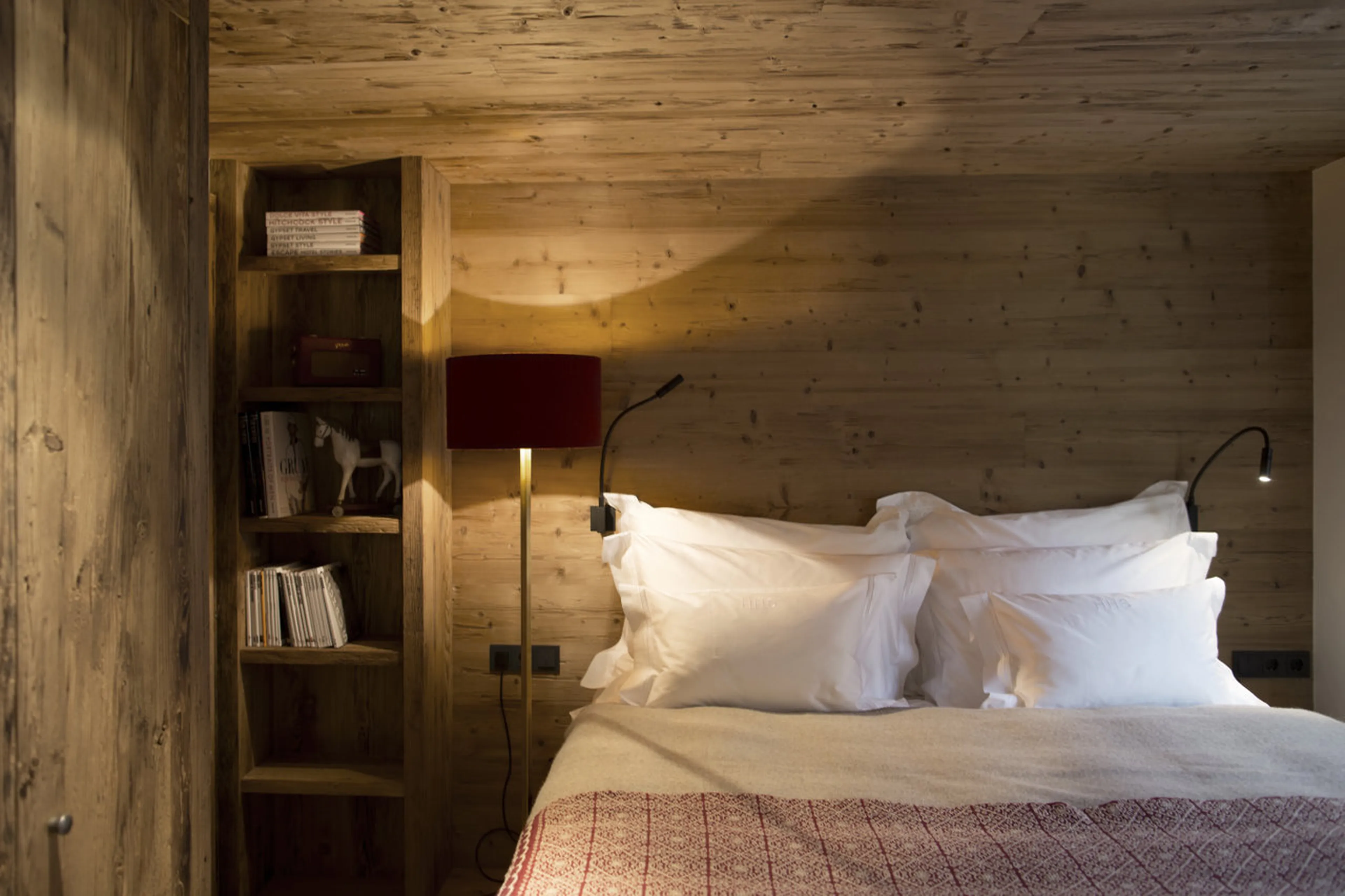 Double/twin bedroom with en-suite bathroom and study in House Hannes Schneider in Stuben, near Zürs