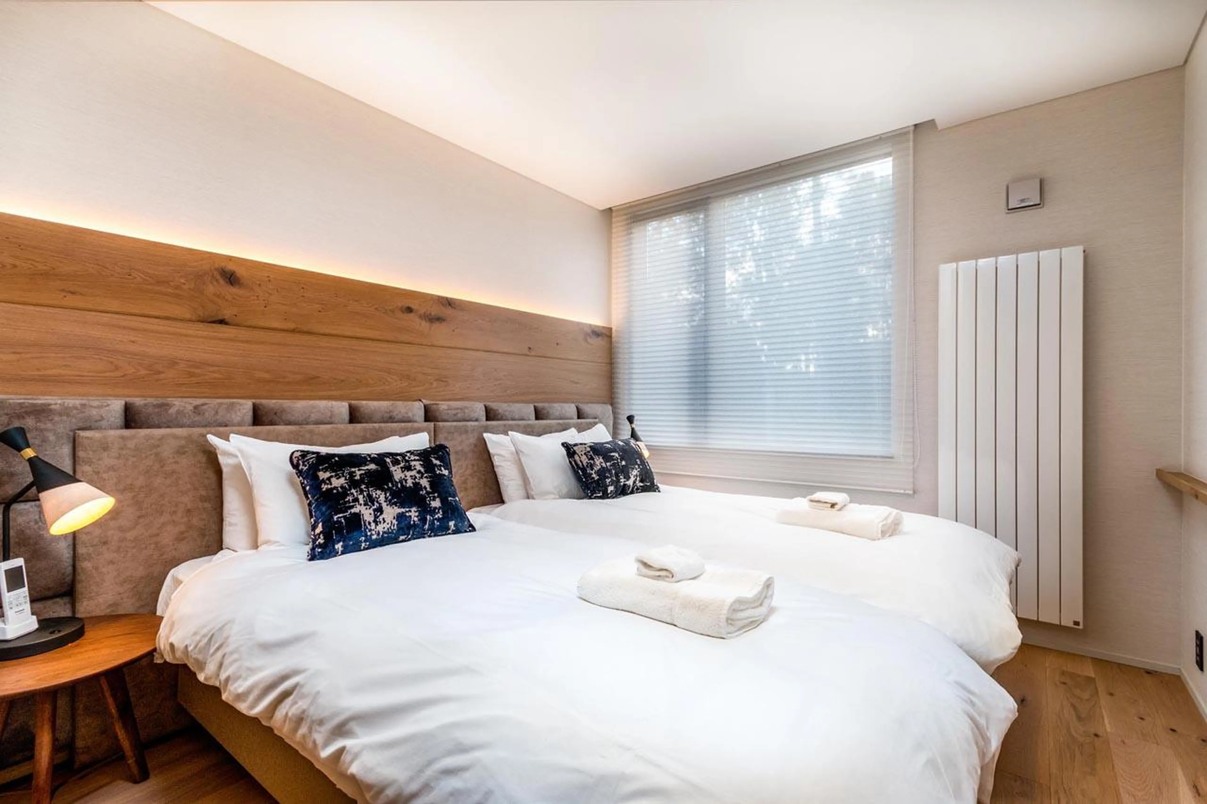 Double/twin bedroom with private bathroom at Koa Townhouse in Niseko