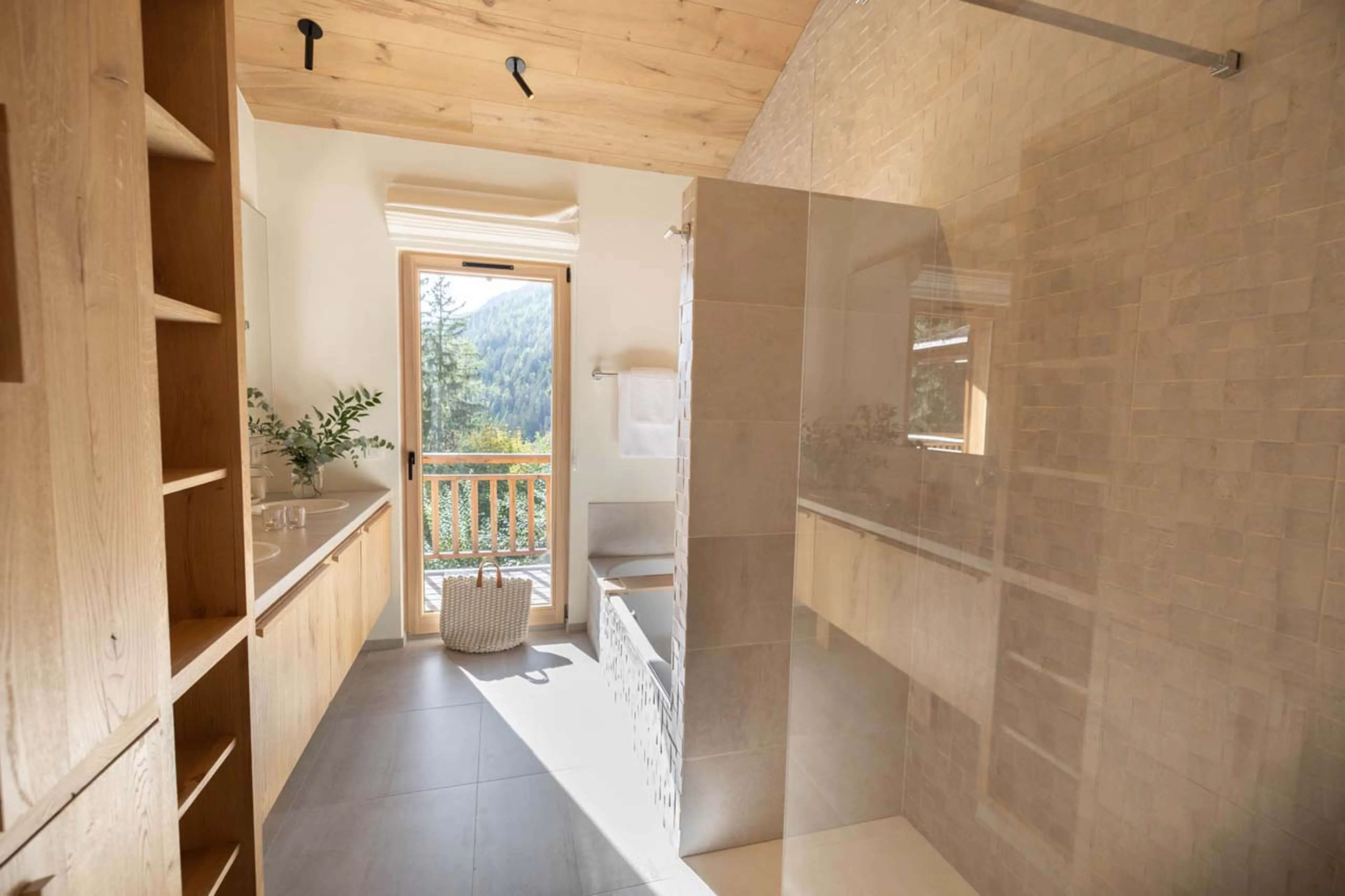 En-suite shower room in La Bergerie, Chamonix