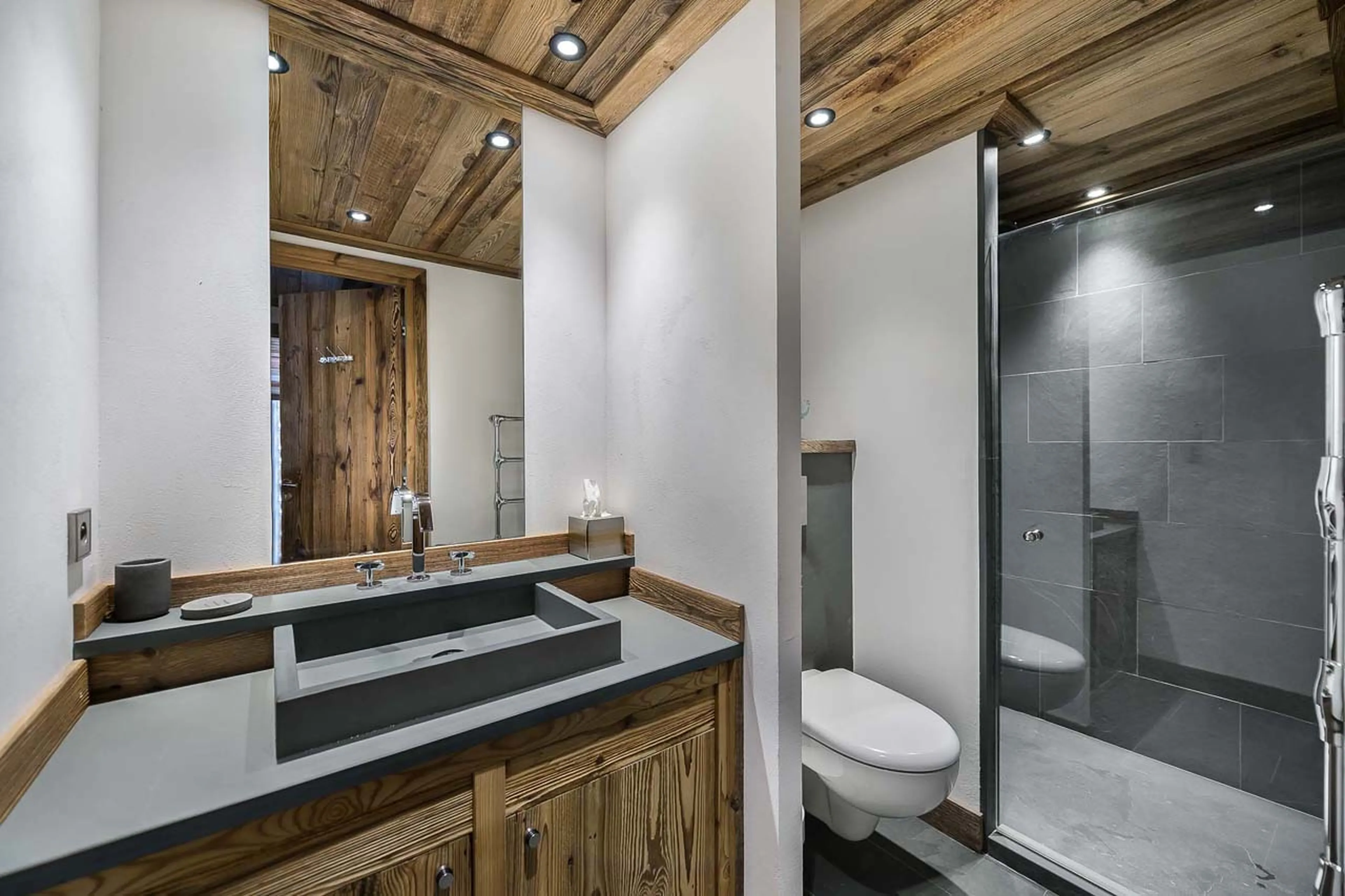 Bathroom four at La Canadienne 2 in Val d'Isere