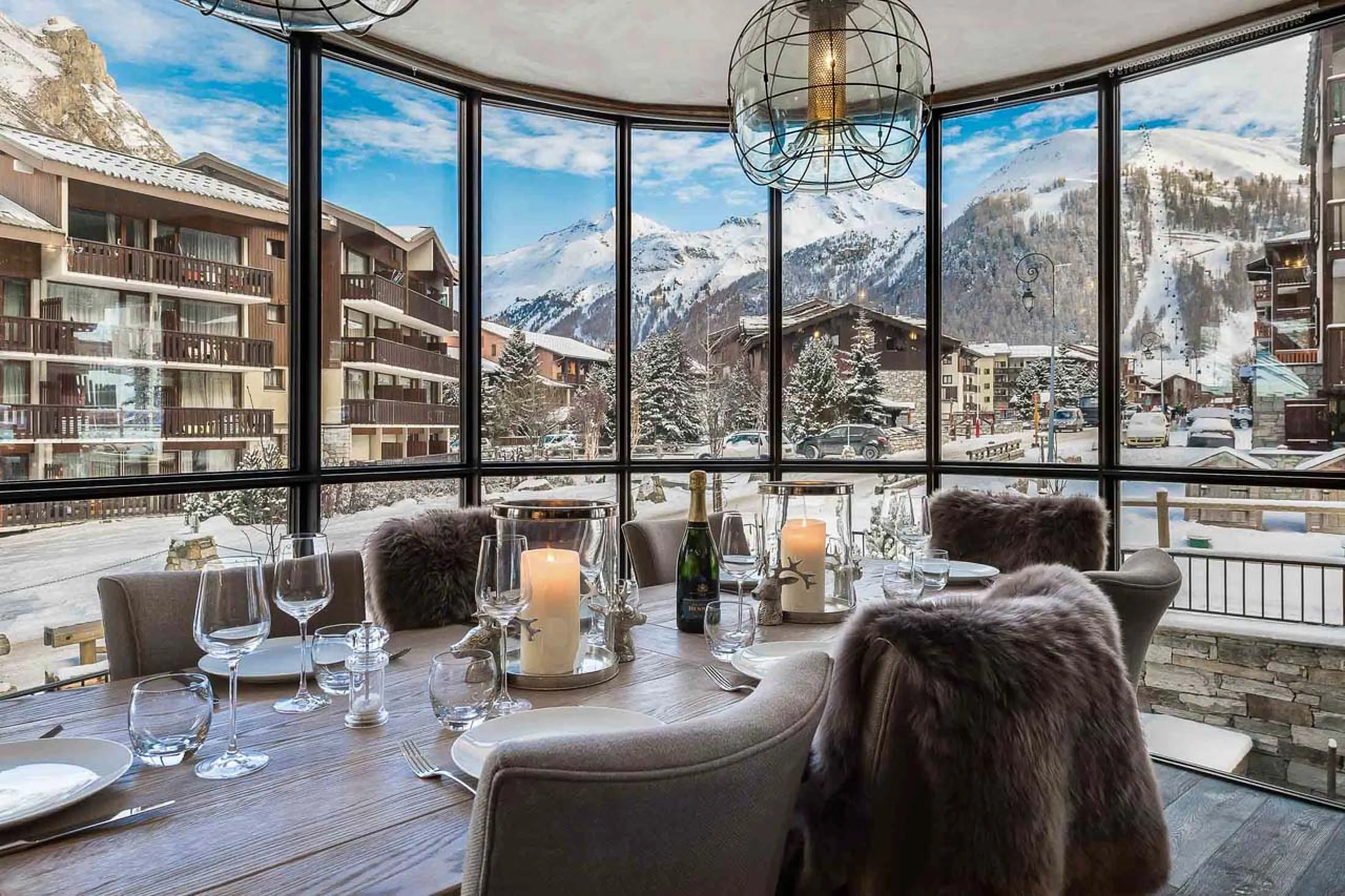 Dining room of La Canadienne 2 in Val d'Isere