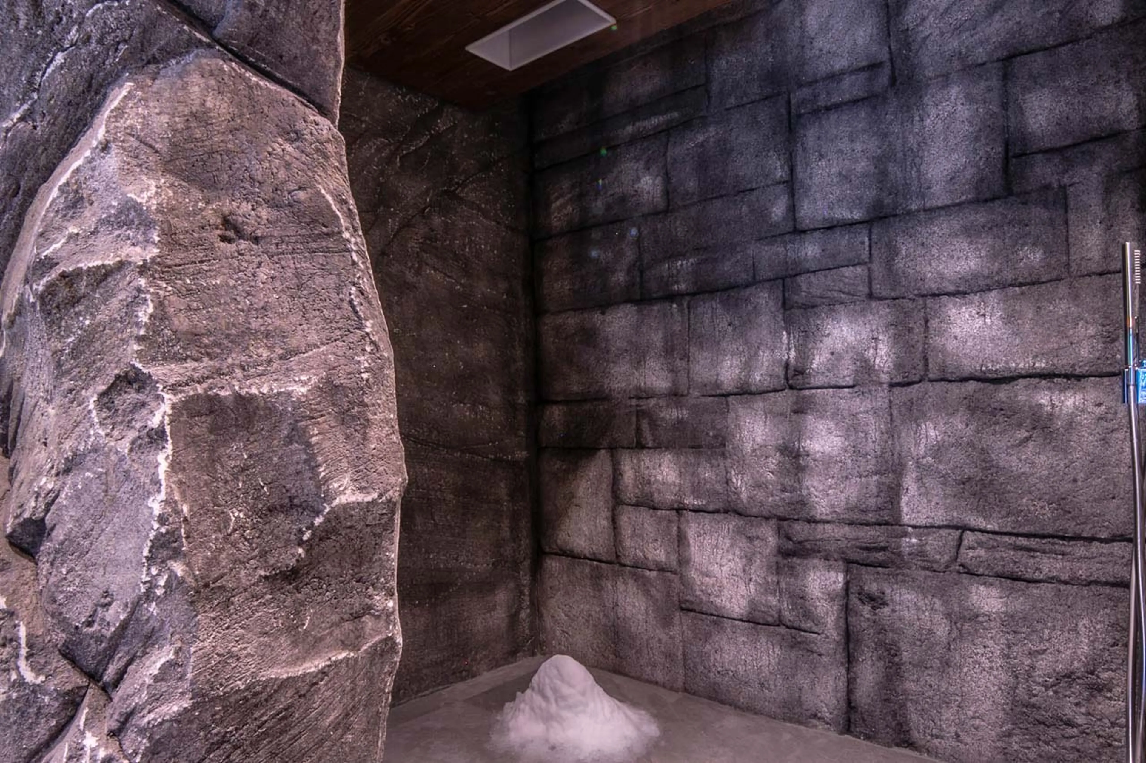 Snow shower at La Ferme de Mon Grand Pere in Meribel