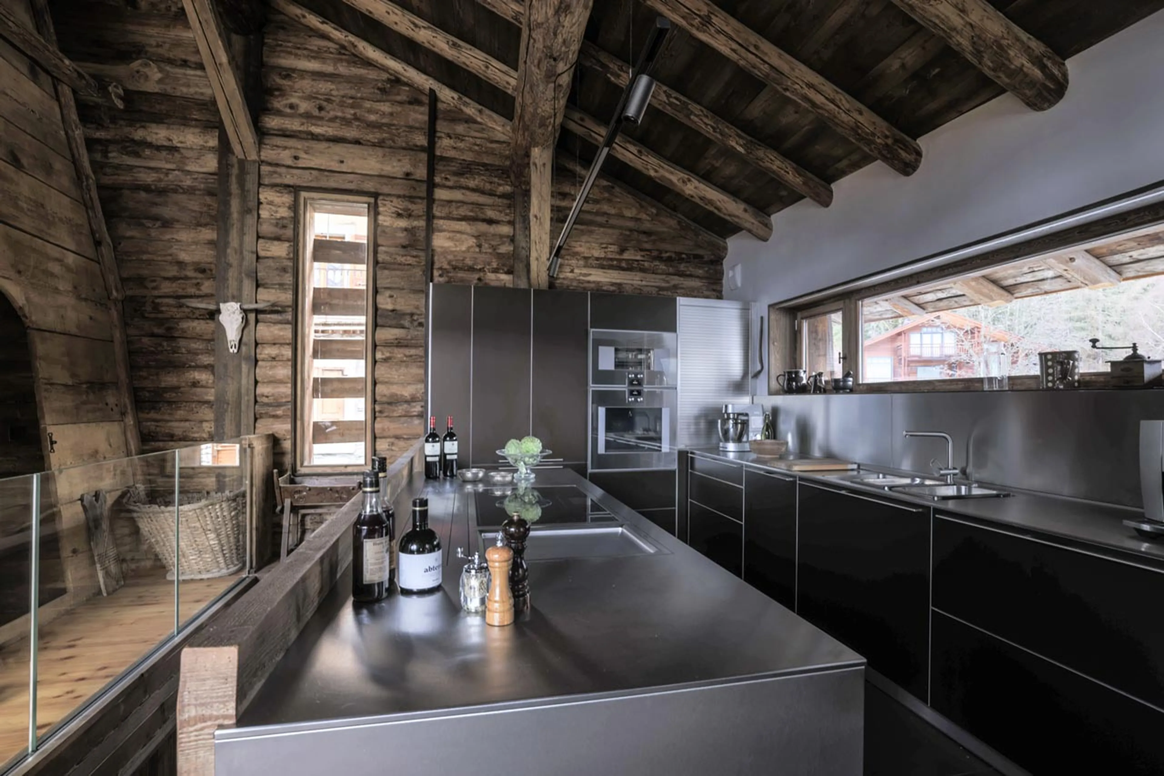 Modern kitchen with island in La Ferme des Frasserands, Chamonix