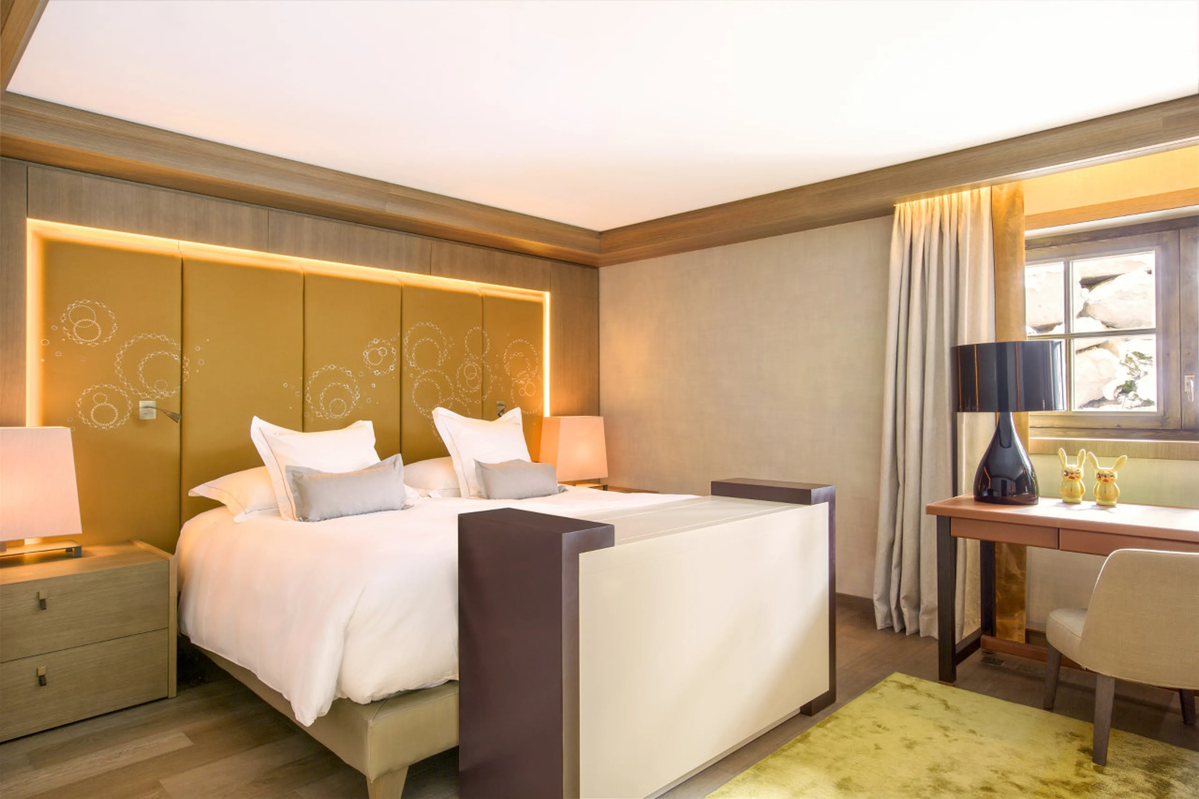 Double bedroom with bureau and terrace entrée of Le Chalet Cheval Blanc in Courchevel 1850