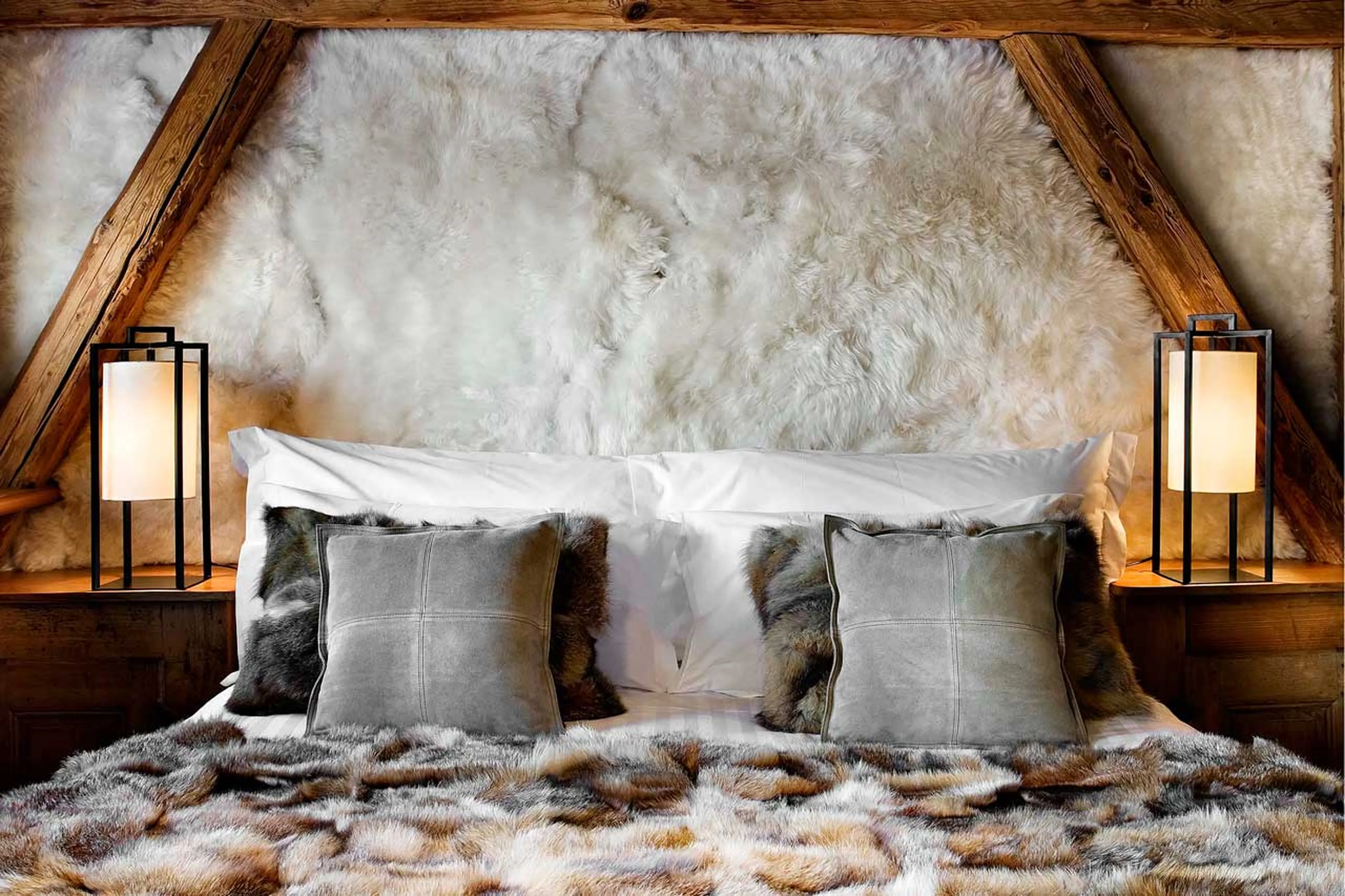 Double bed in master bedroom of Chalet des Fermes in Megeve