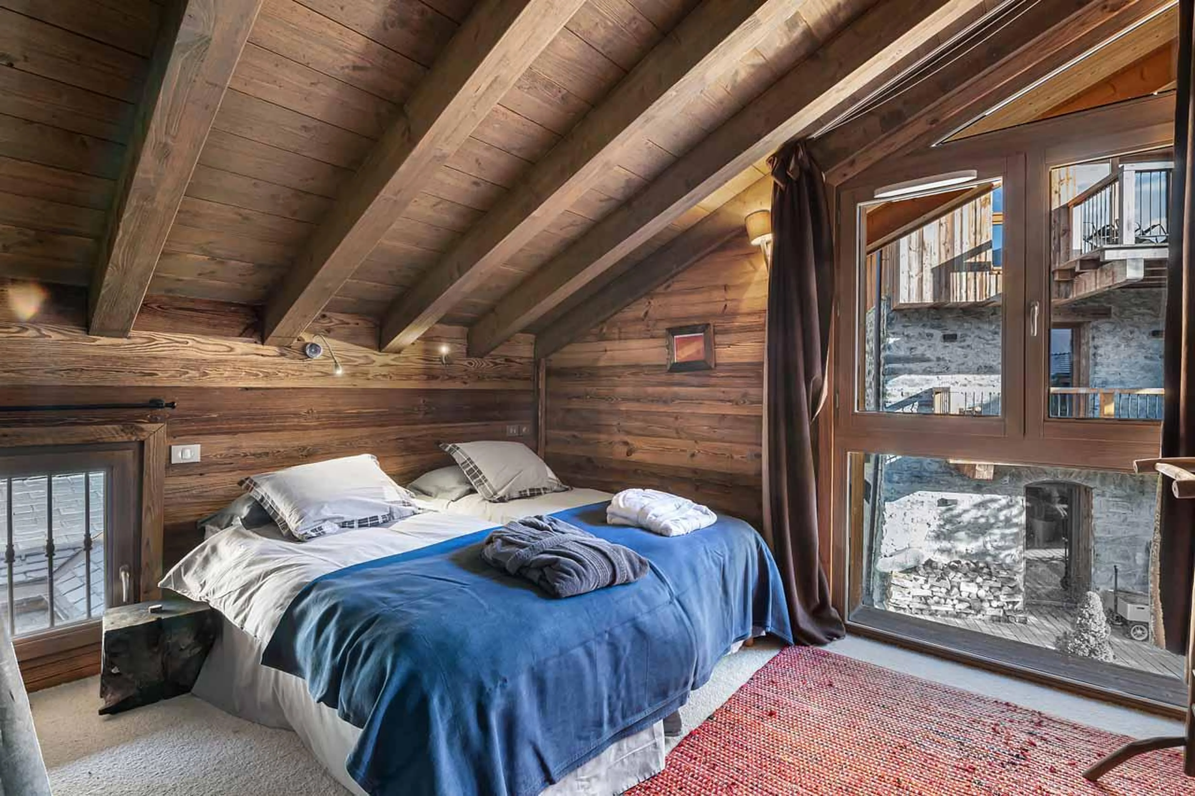 Twin or double bedroom at Le Chalet in St Martin de Belleville