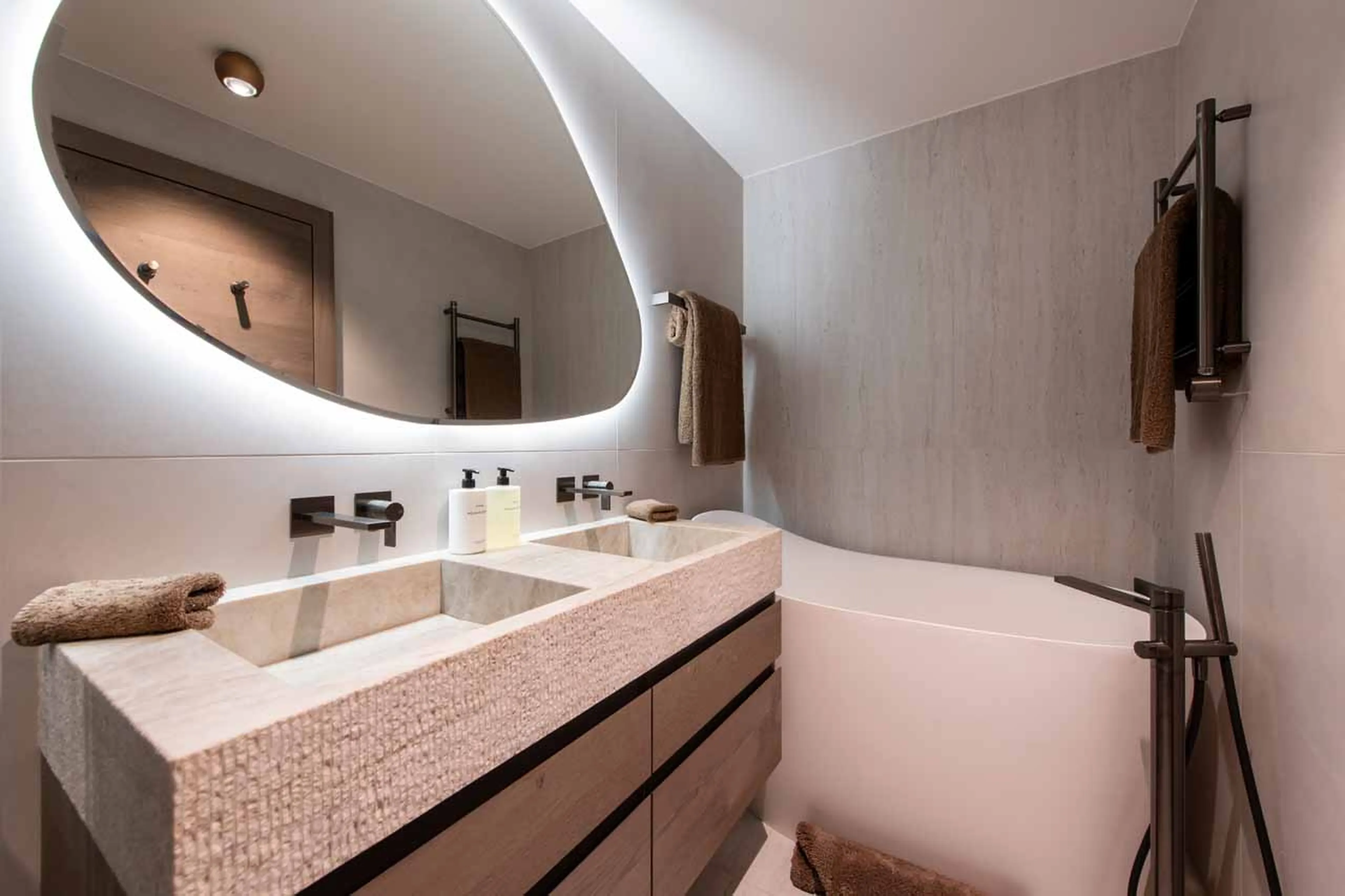 Bedroom 3 en-suite bath at Le Verbier View 01 in Verbier