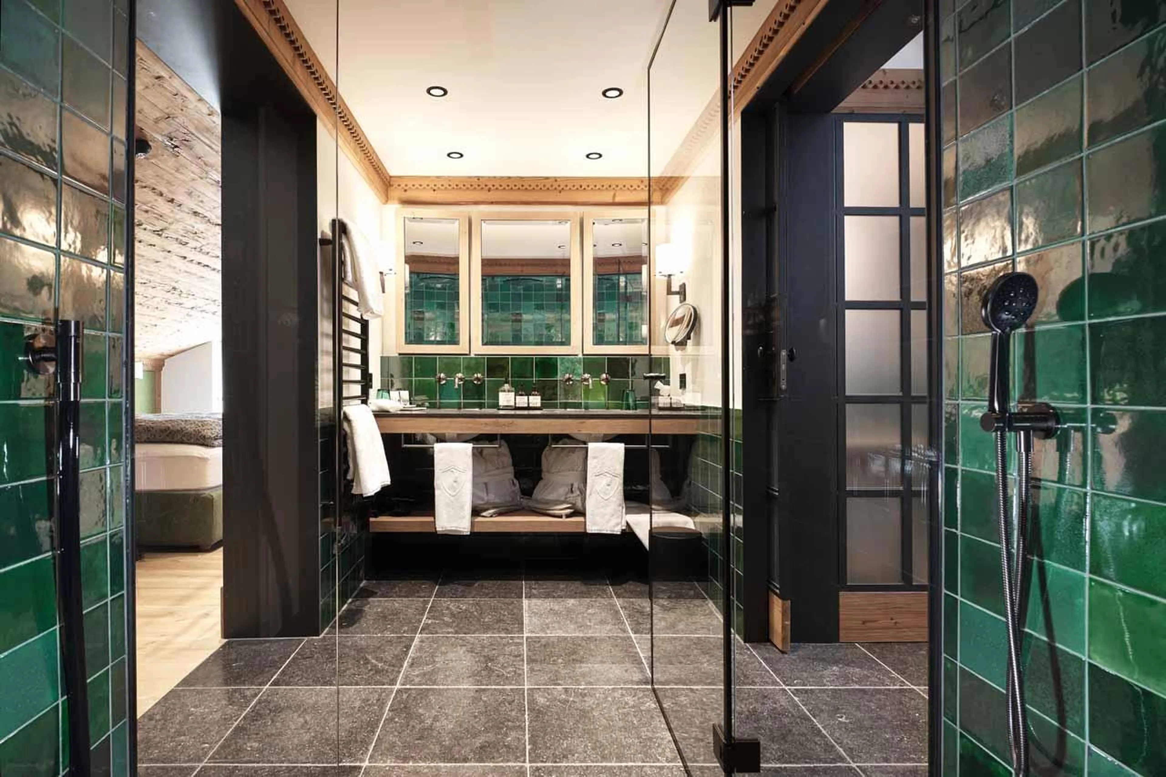 En-suite with shower and double basin in Lech Lodge Loft, Lech