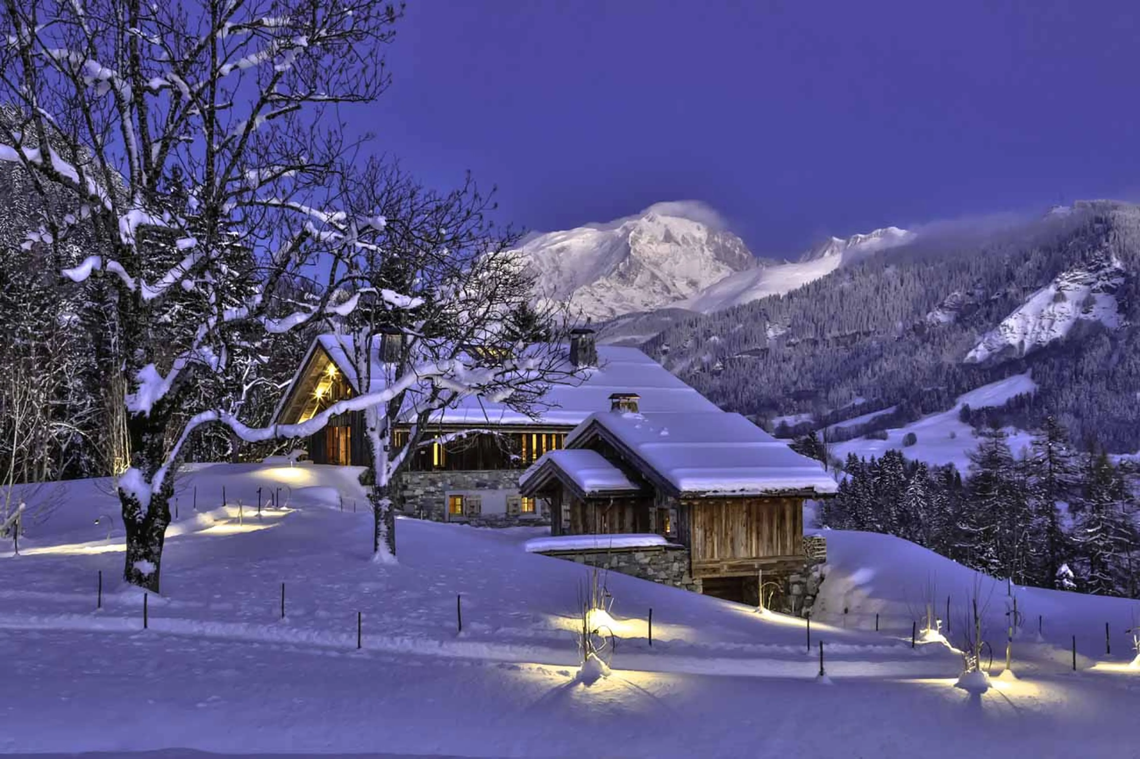 La Fermes a la Leonthine in Megeve at night