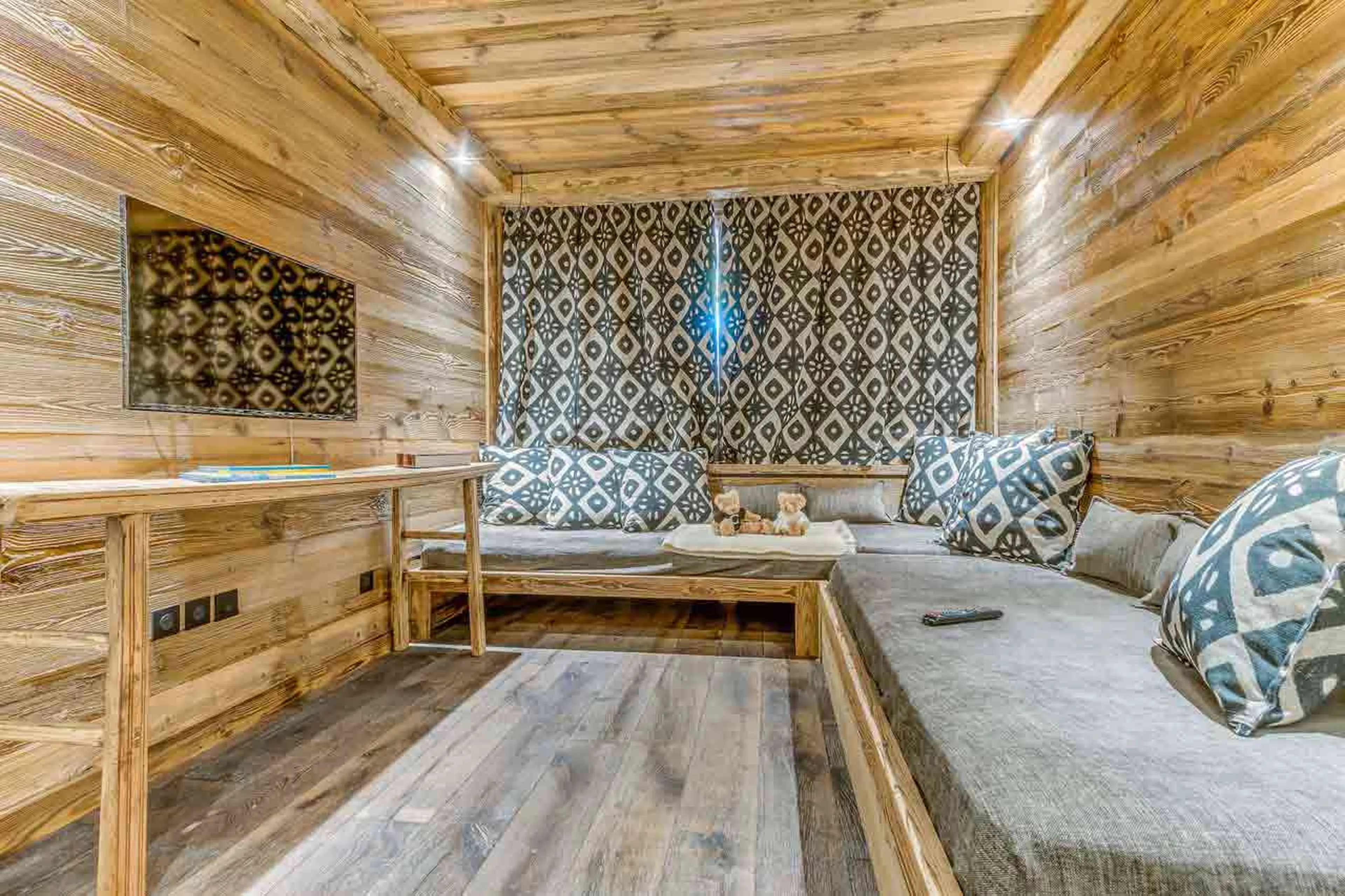 TV snug at Apartment Les Sorbiers in Val d'Isere
