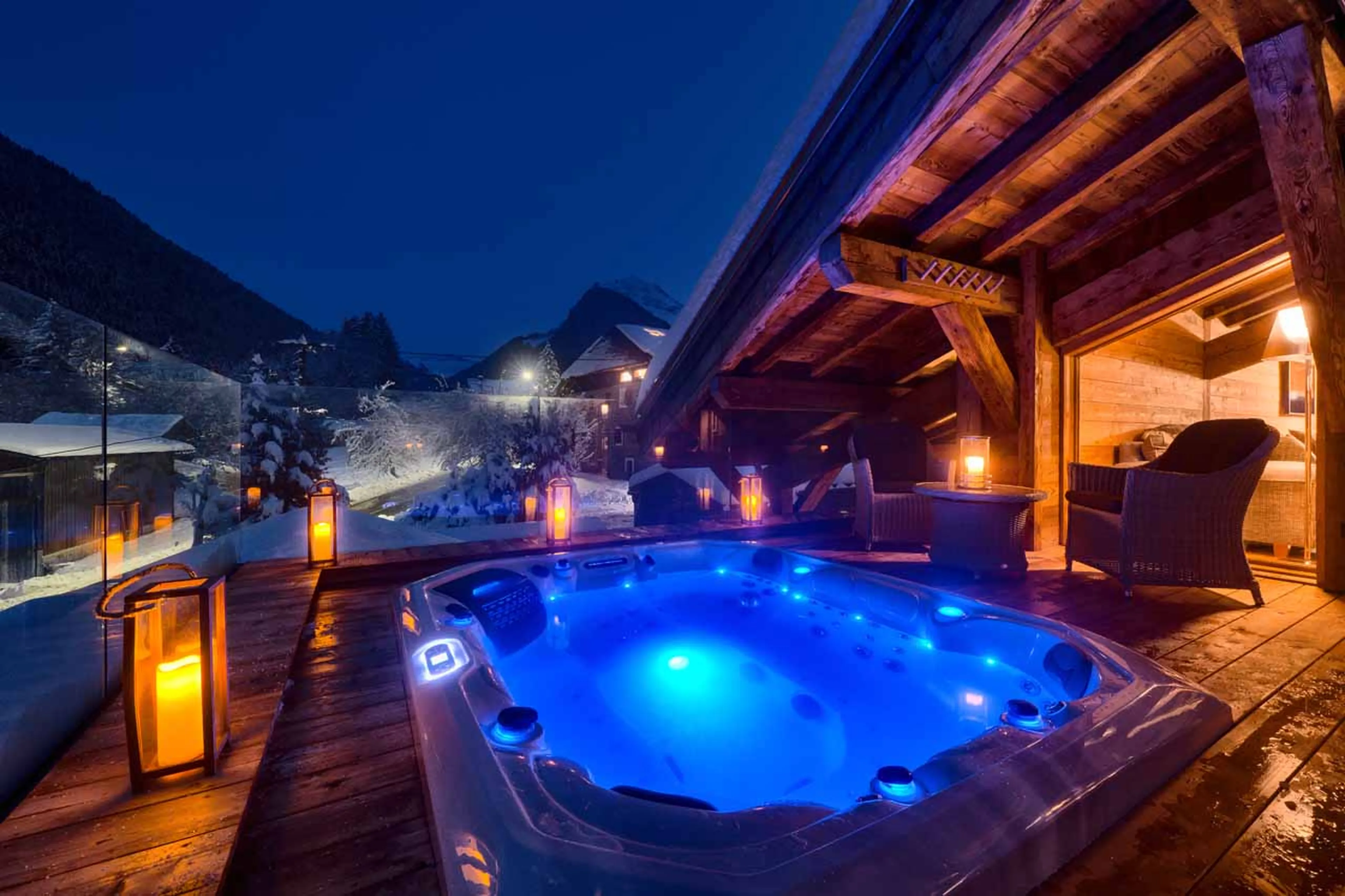 Hot tub at night at Lodge de Nants in Morzine