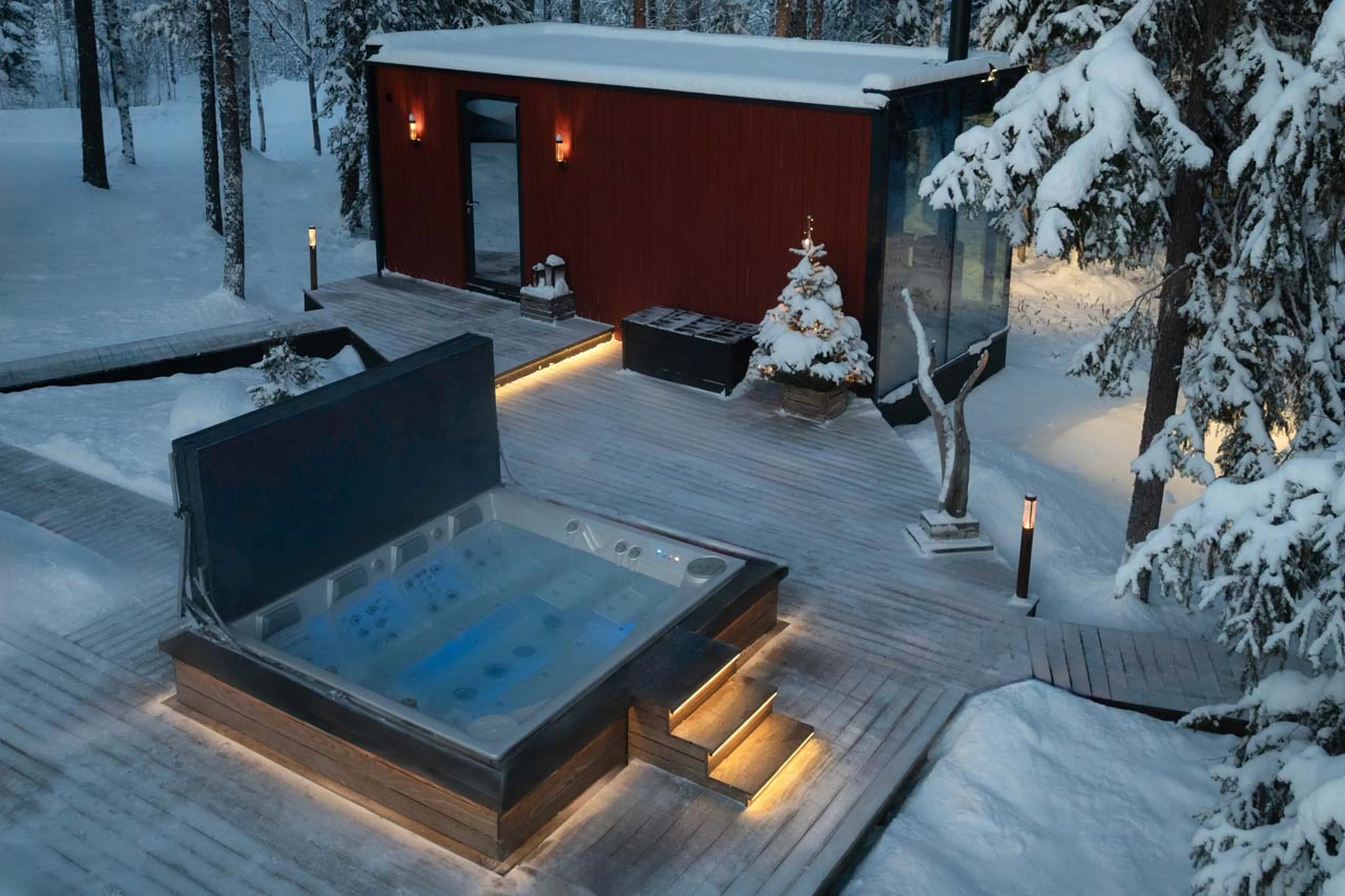 Outdoor hot tub at Logger's Lodge in Sweden