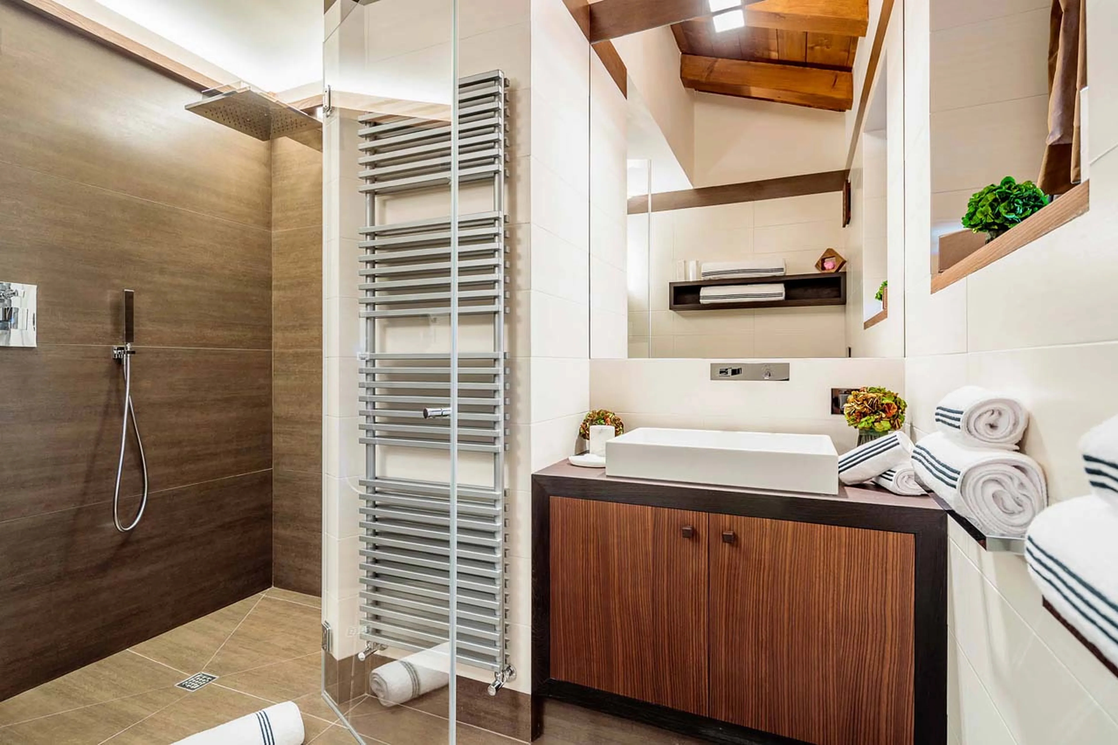 Bathroom four at Chalet LV | 02 in Cortina