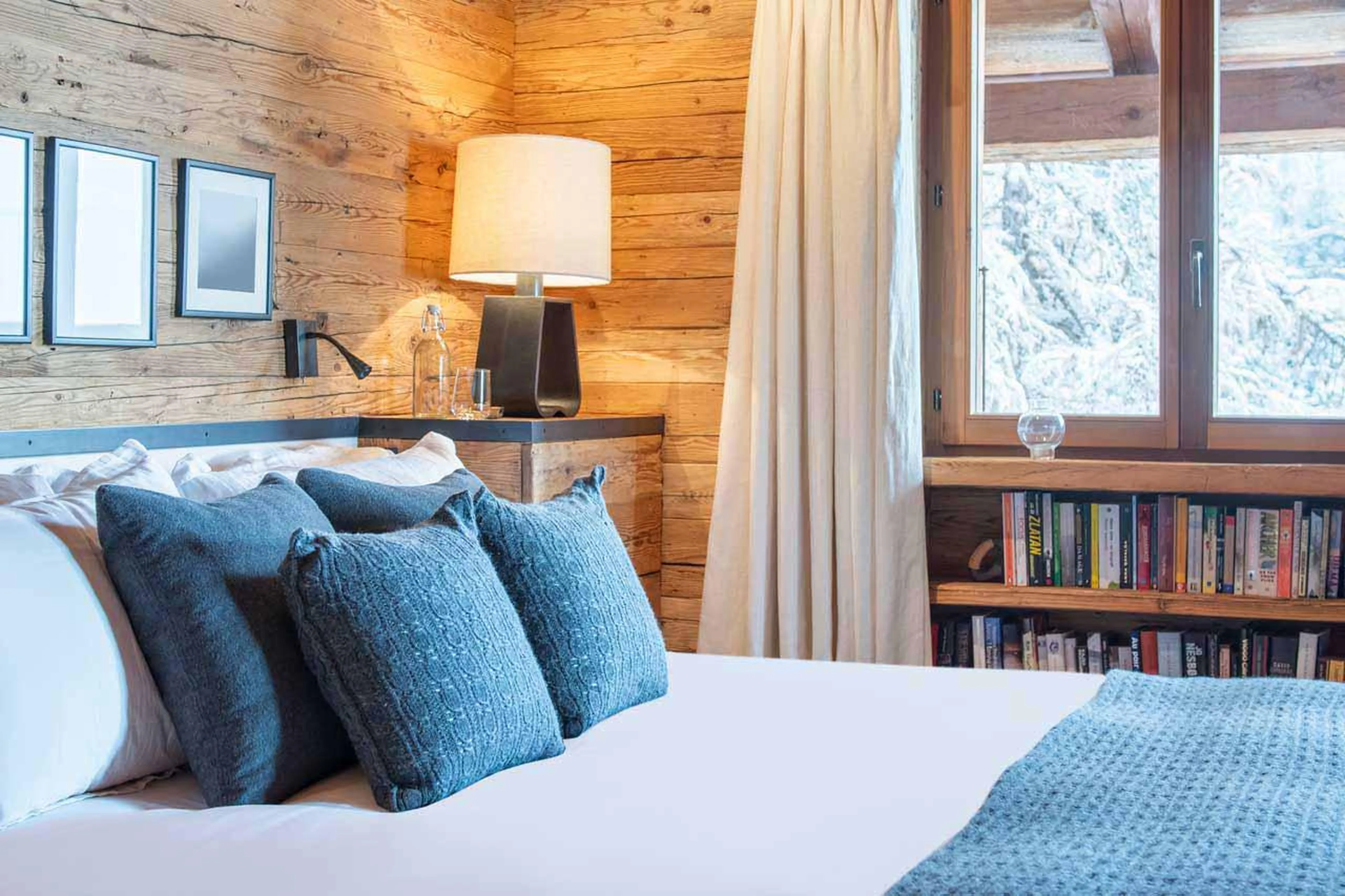 Spacious bedroom at Marmotte Penthouse in Verbier