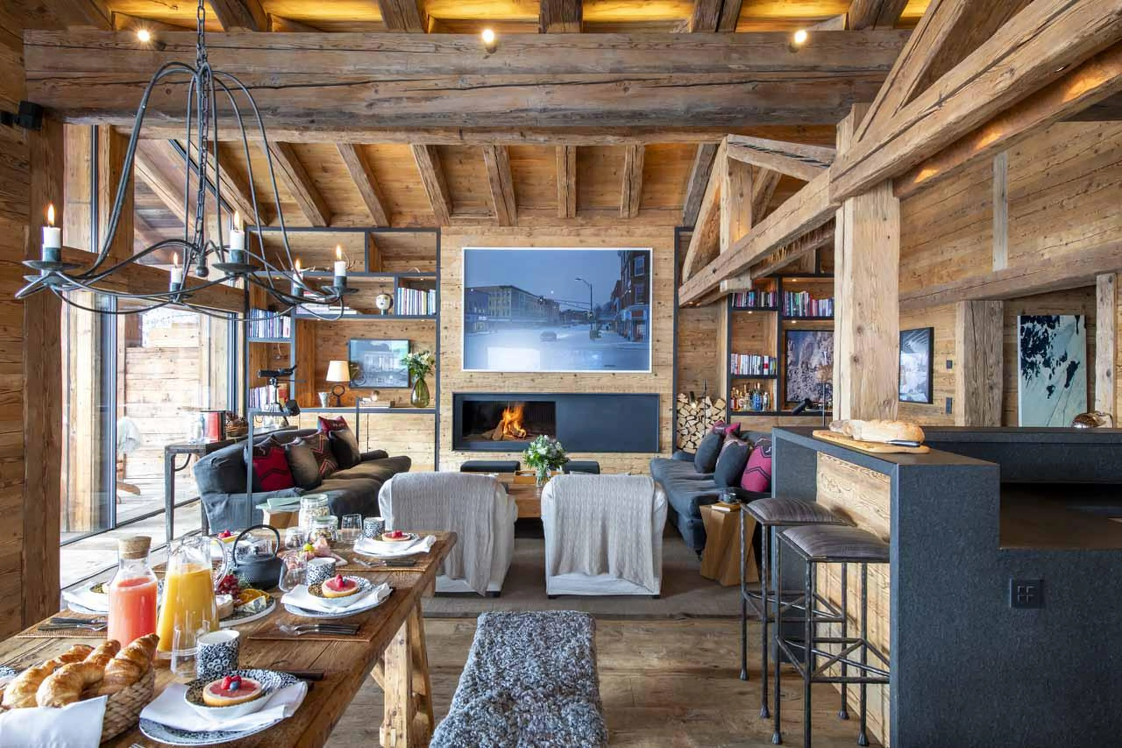 Open and bright living space at Marmotte Penthouse in Verbier