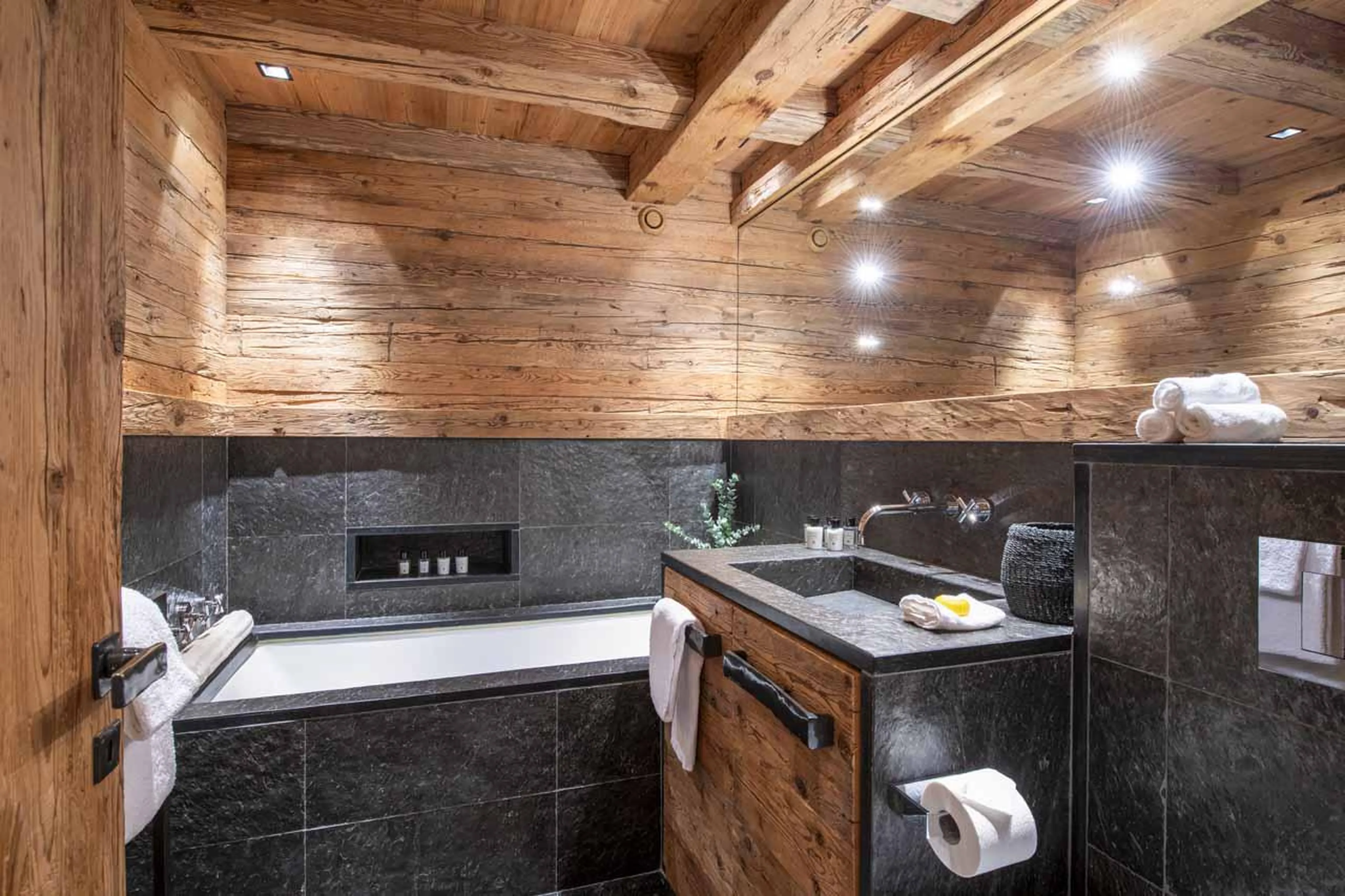 Separate shared bathroom at Marmotte Penthouse in Verbier
