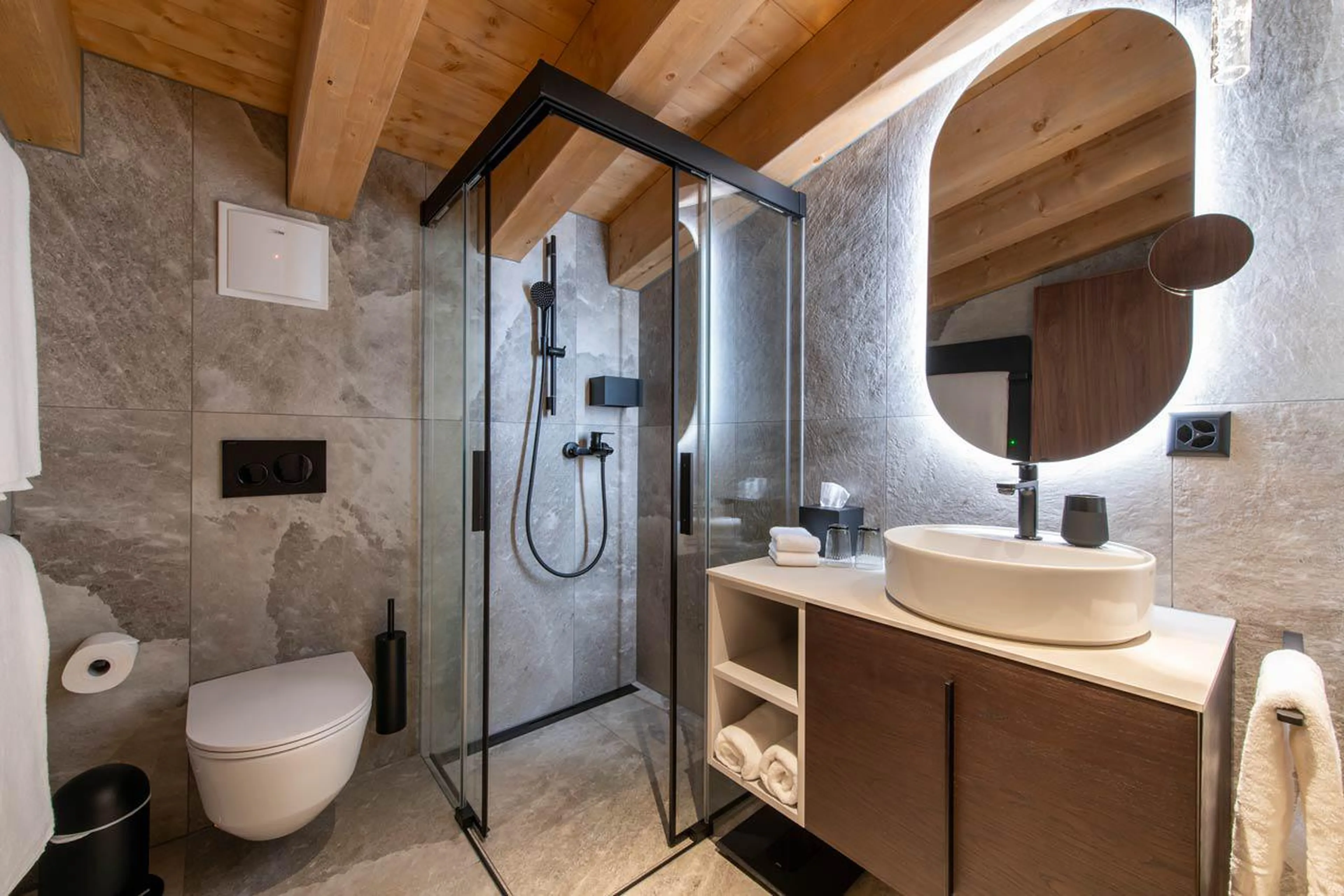 Bathroom two in Matterhorn Penthouse, Zermatt