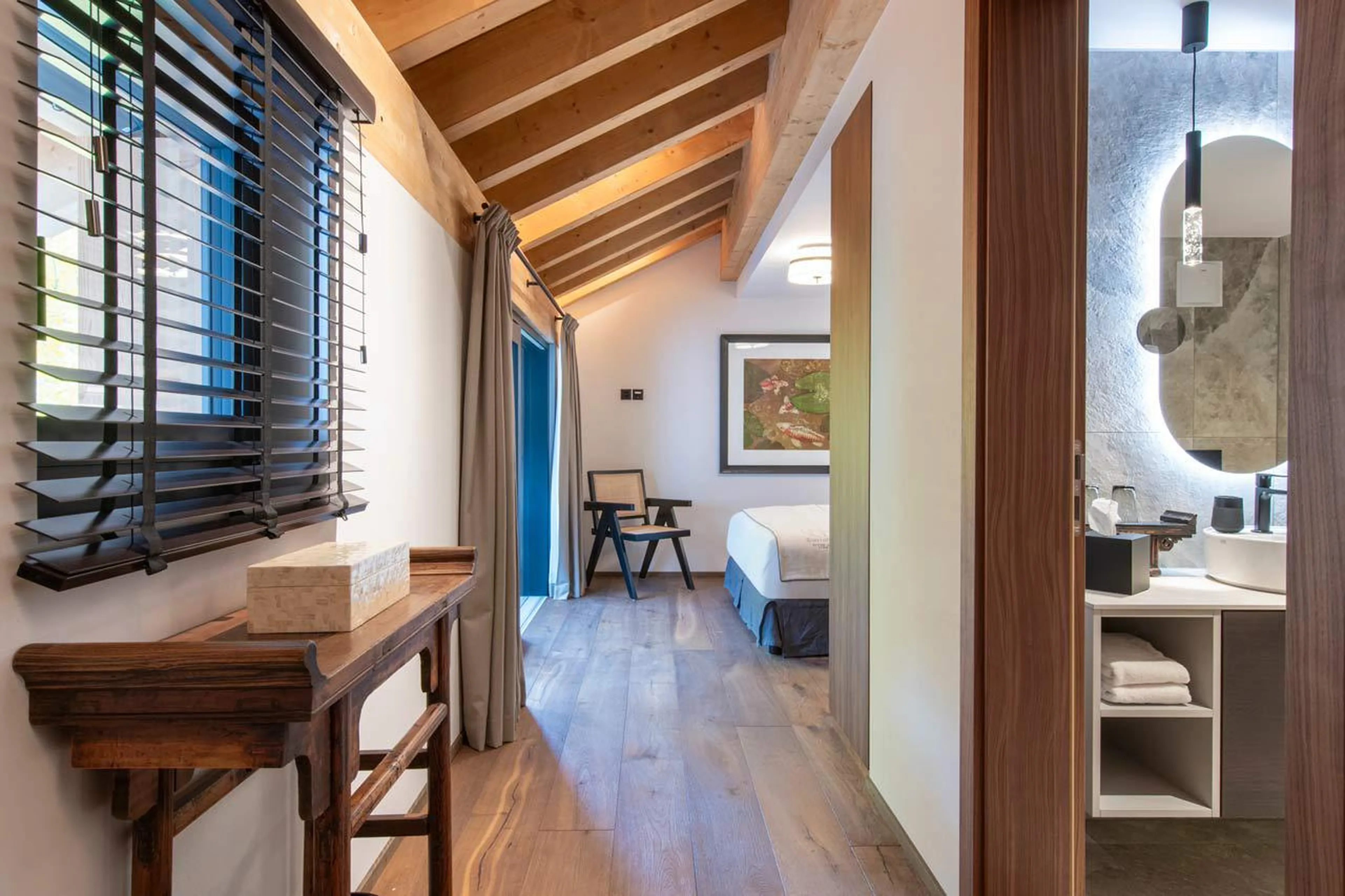 Hallway in bedroom three in Matterhorn Penthouse, Zermatt