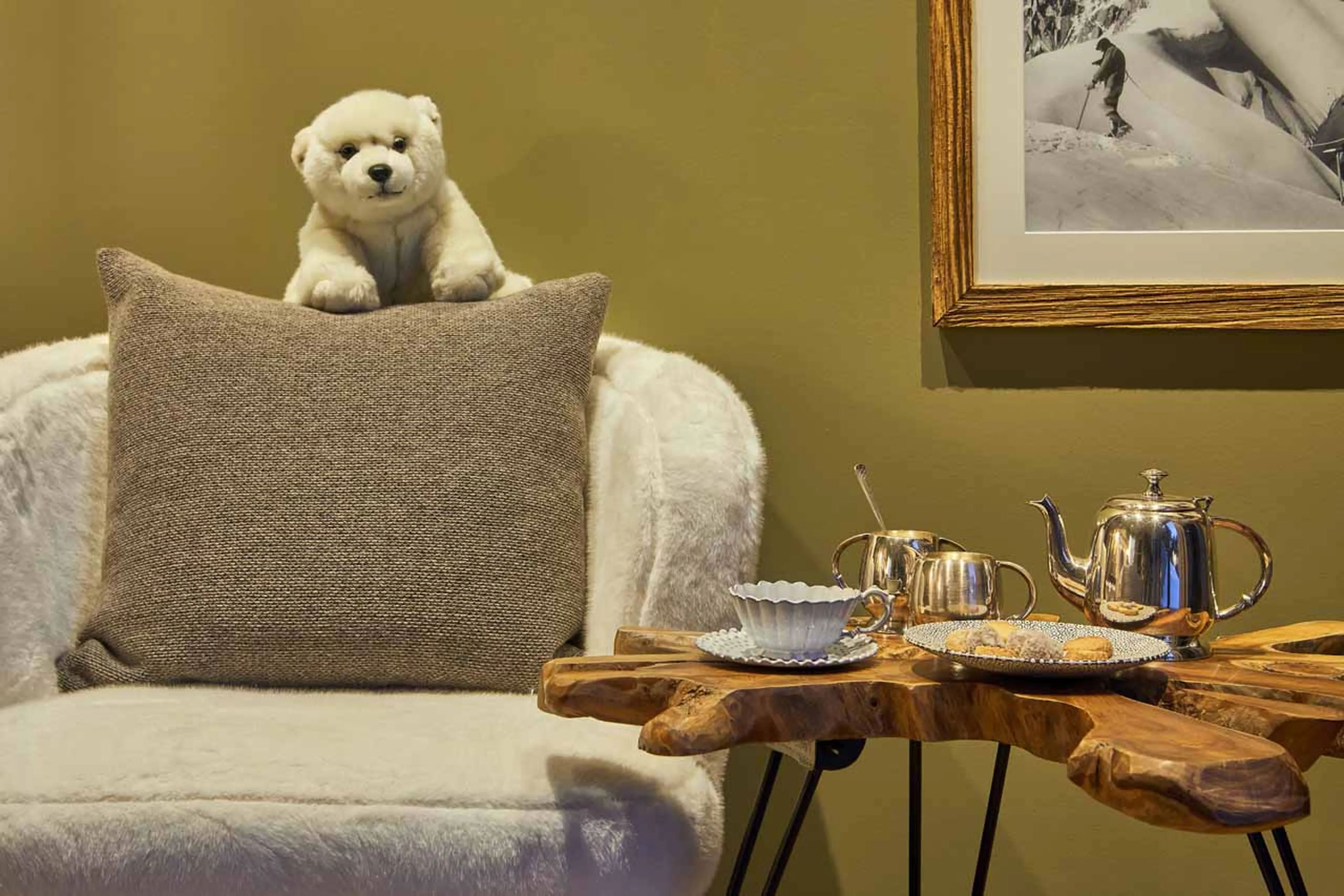 Table in bedroom at Mi Chalet in Alta Badia