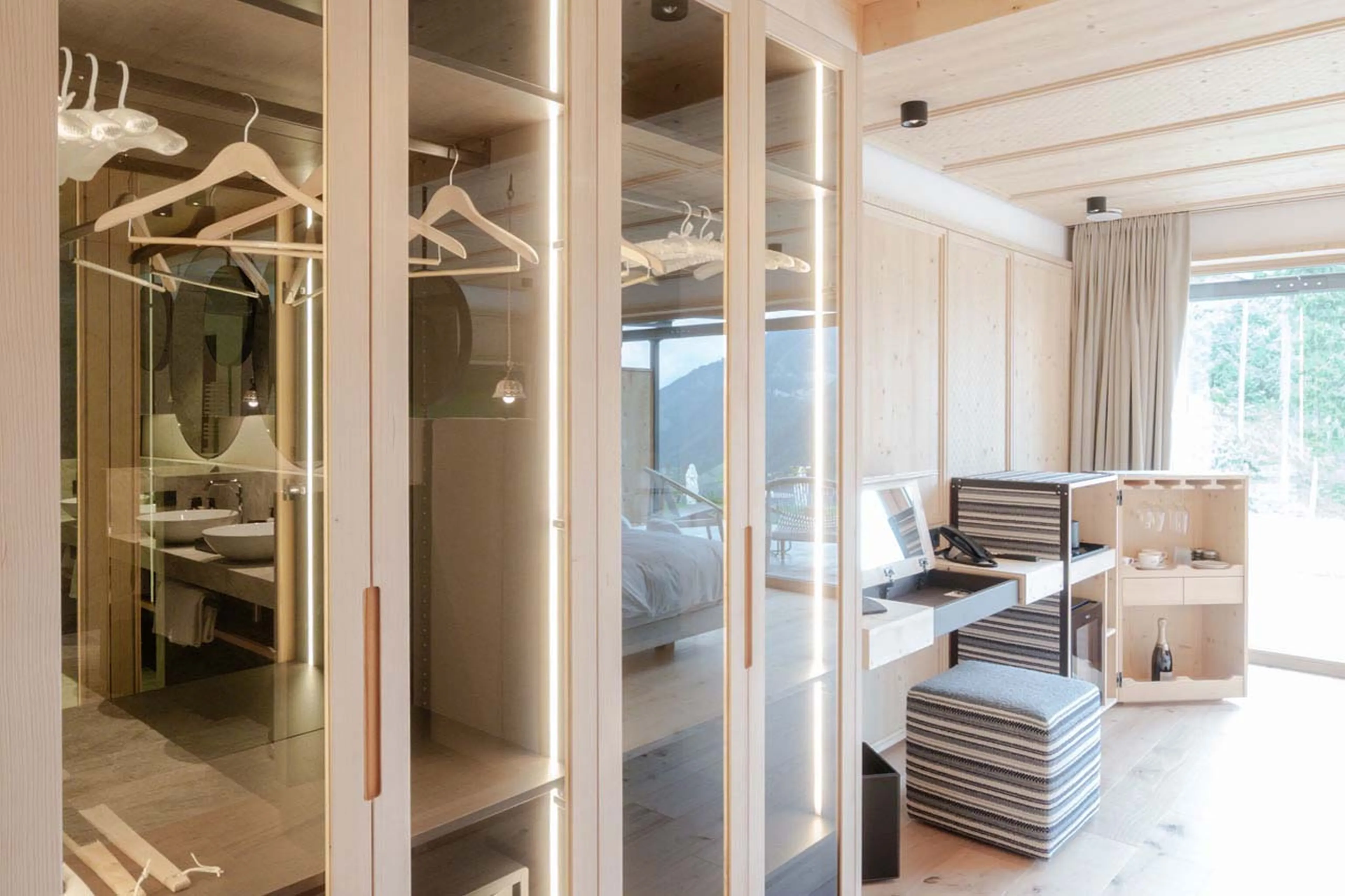 Wardrobe at Muline Lodge in Selva