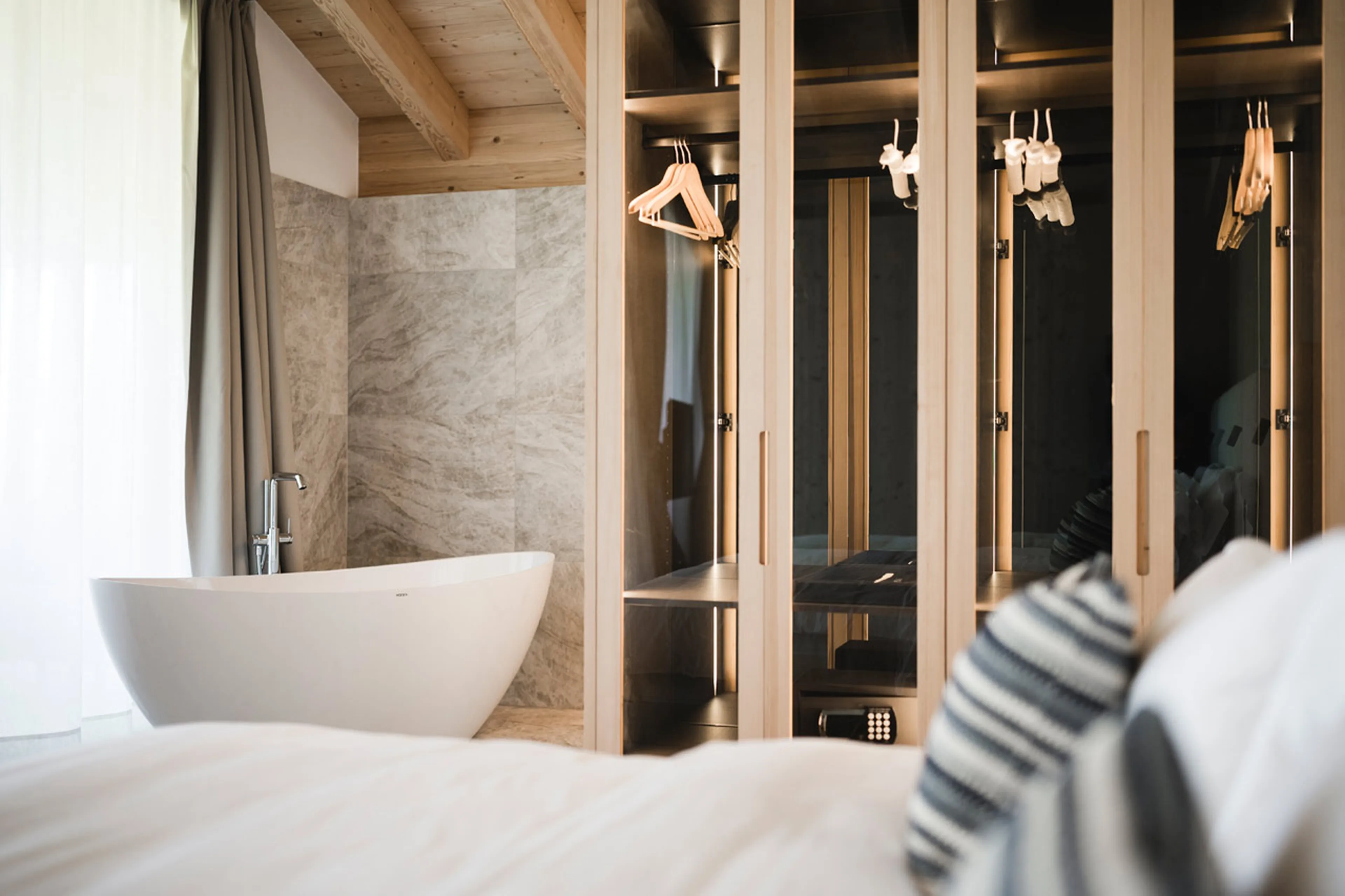 Wardrobe space at Muline Lodge in Selva