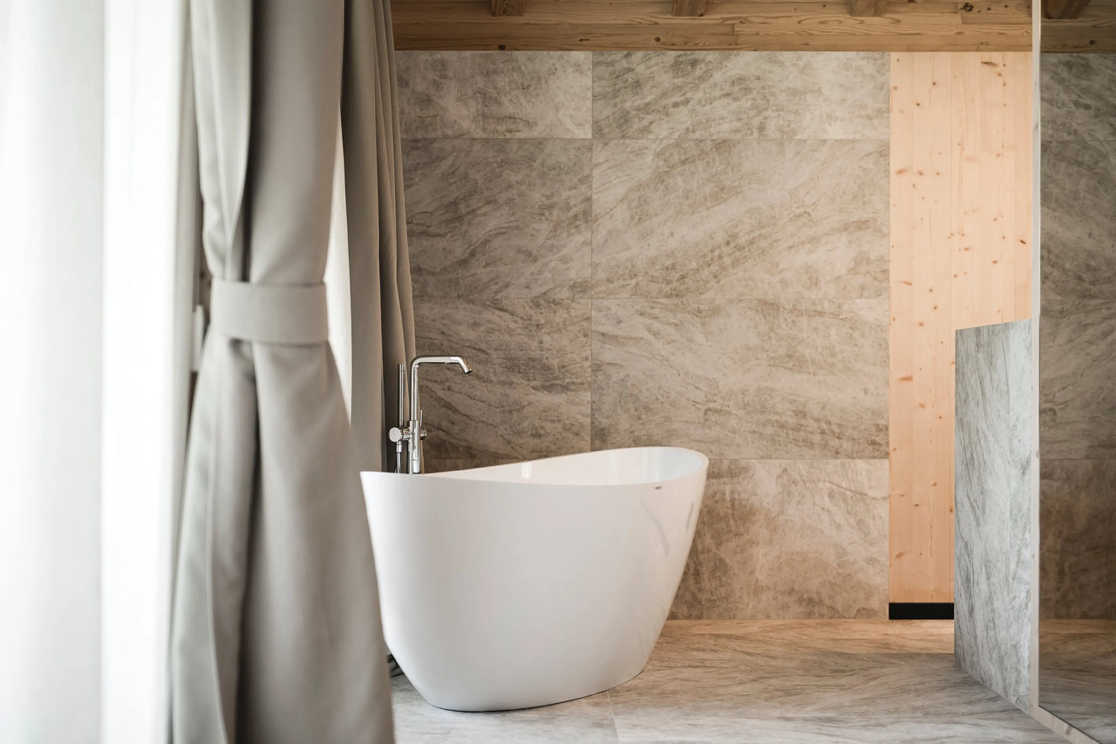 Bathtub at Muline Lodge in Selva