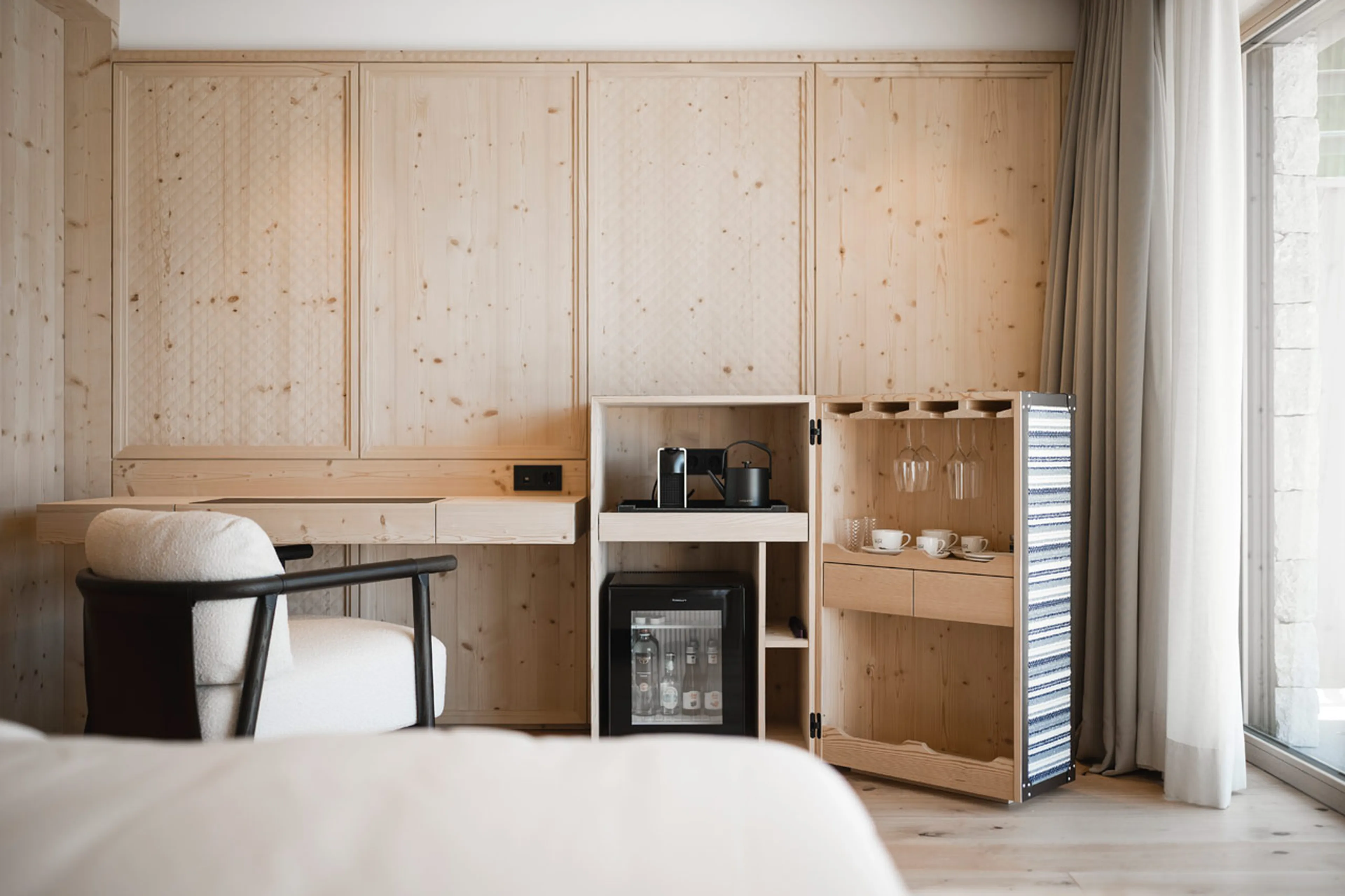 Mini bar at Muline Lodge in Selva