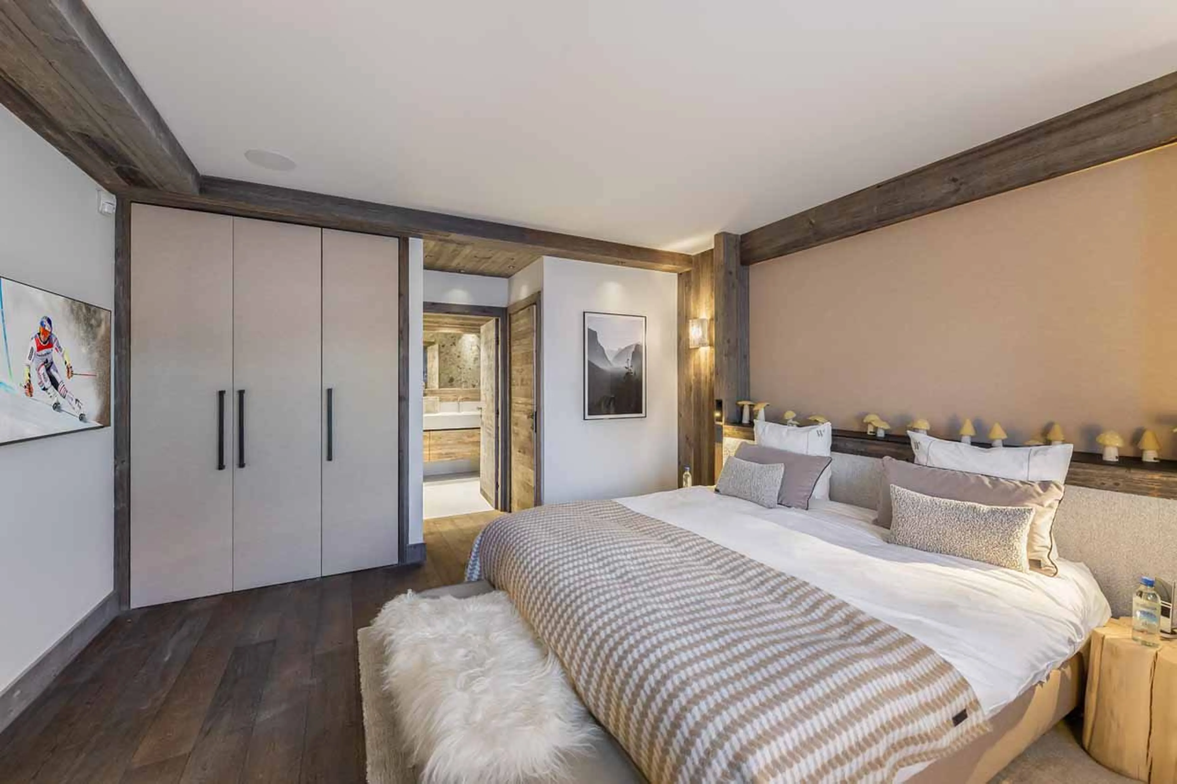 Bedroom six at Chalet White Sand in Courchevel 1550