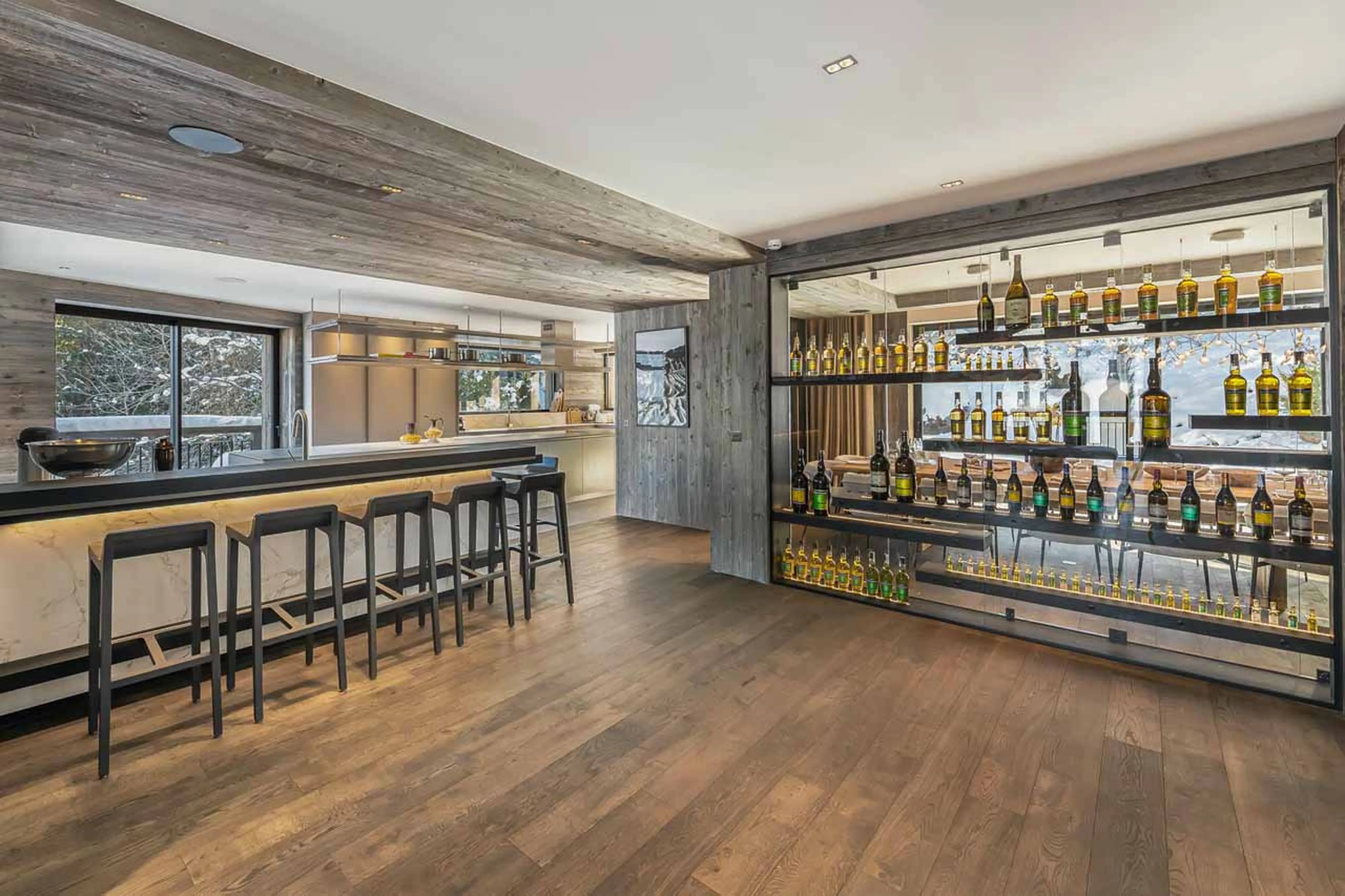 Kitchen bar at Chalet White Sand in Courchevel 1550