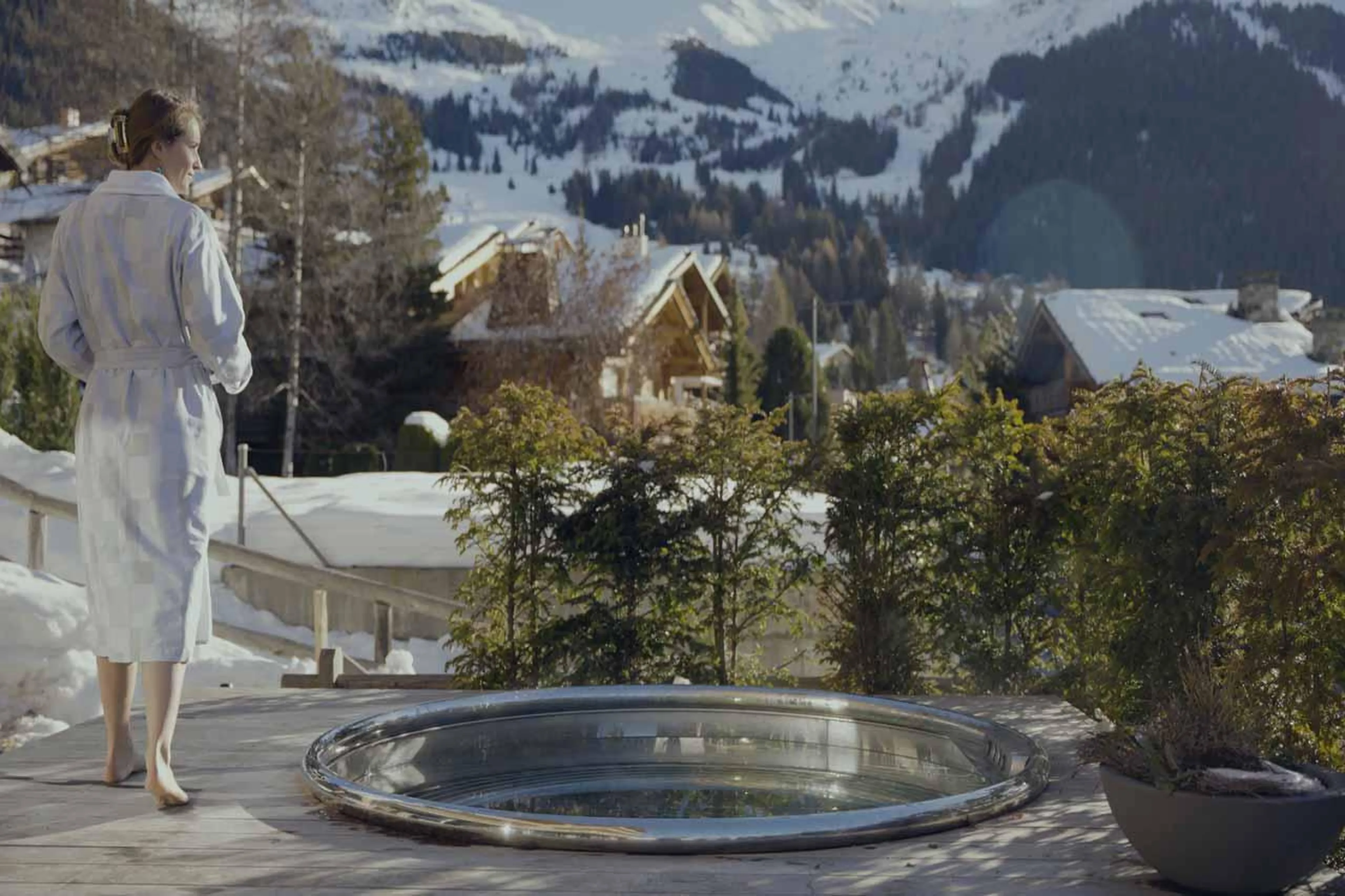 Outdoor hot tub at Chalet No 14 in Verbier
