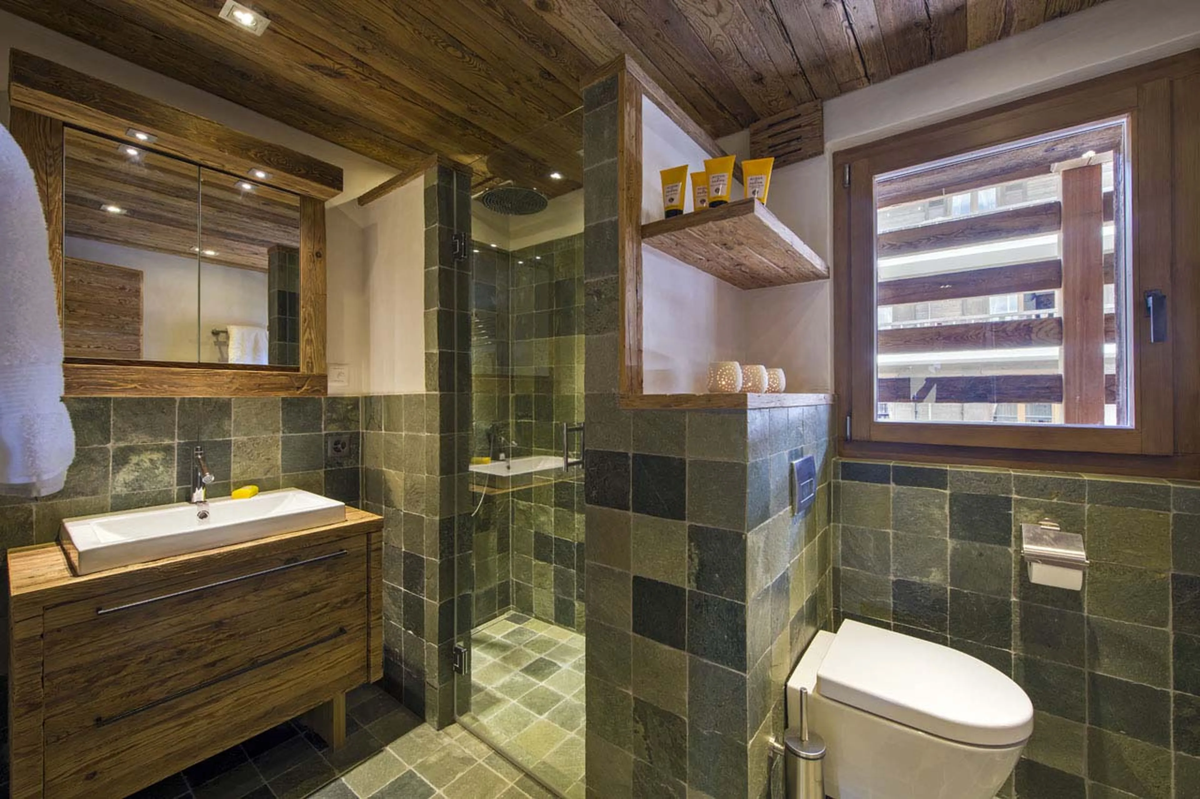 Shared shower room at No. 5 Penthouse in Verbier