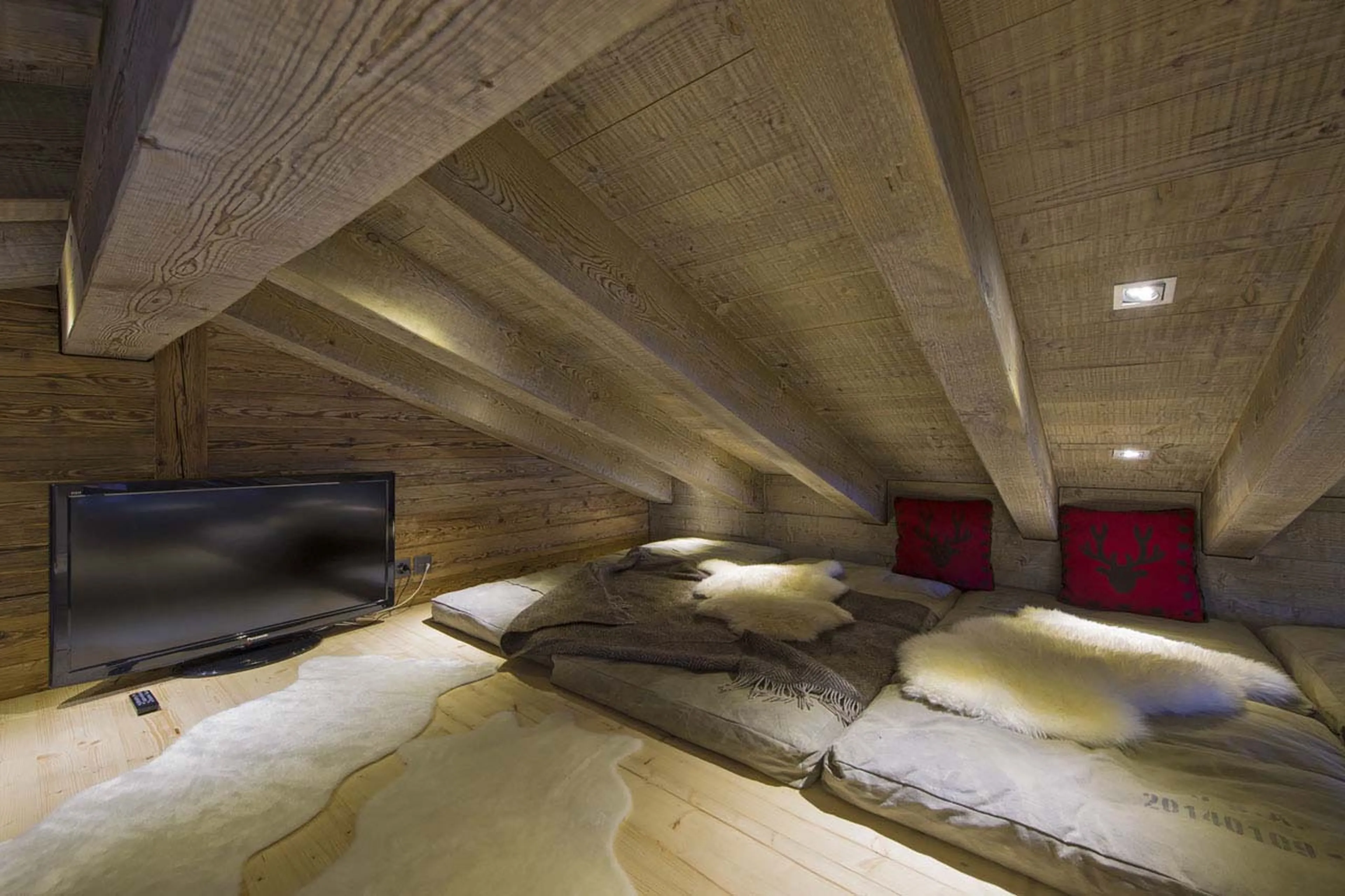 Mezzanine TV area at No. 5 Penthouse in Verbier