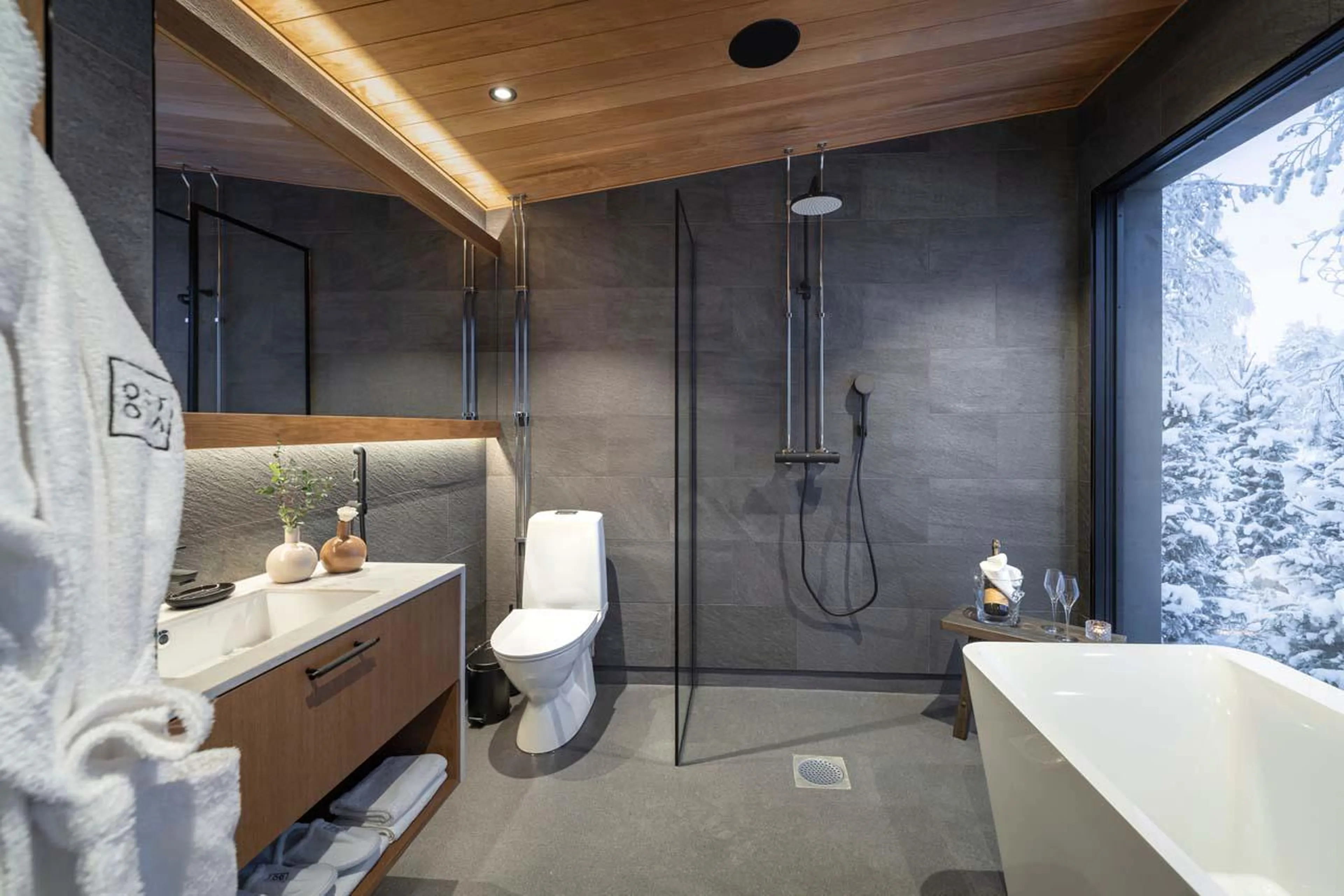 Private bathroom with shower and bath at Octola Glass Igloo in Finland