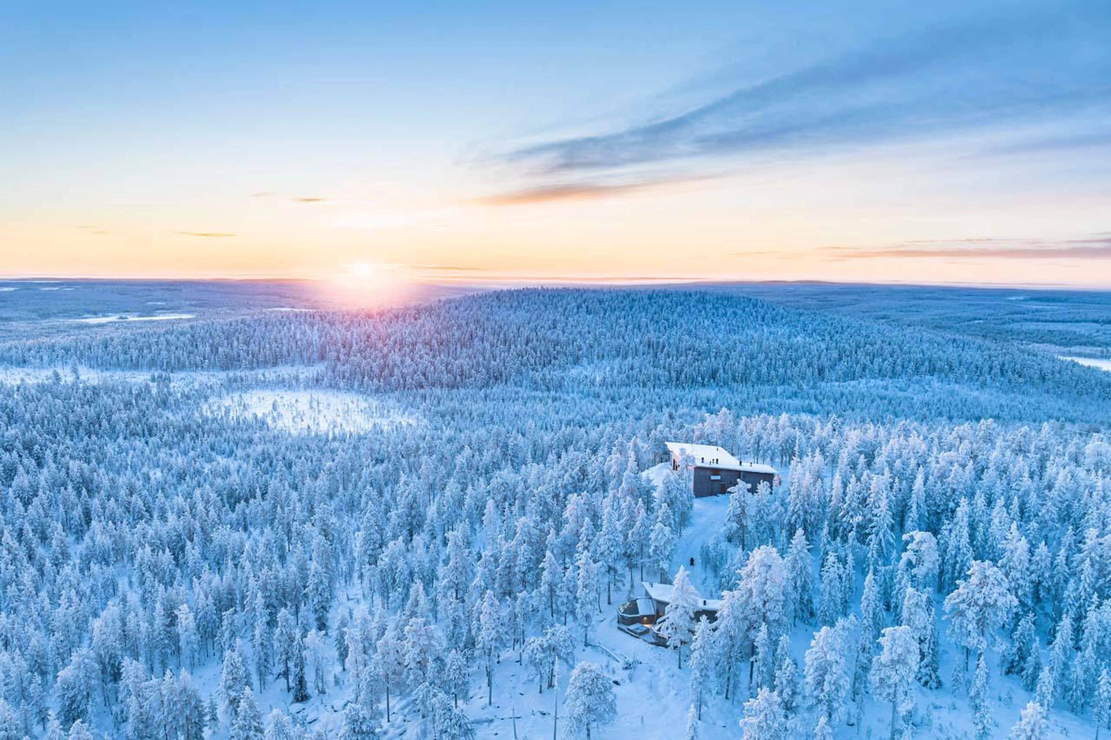 Octola is set in over 300 hectares of pristine Arctic forest at Octola Glass Igloo in Finland